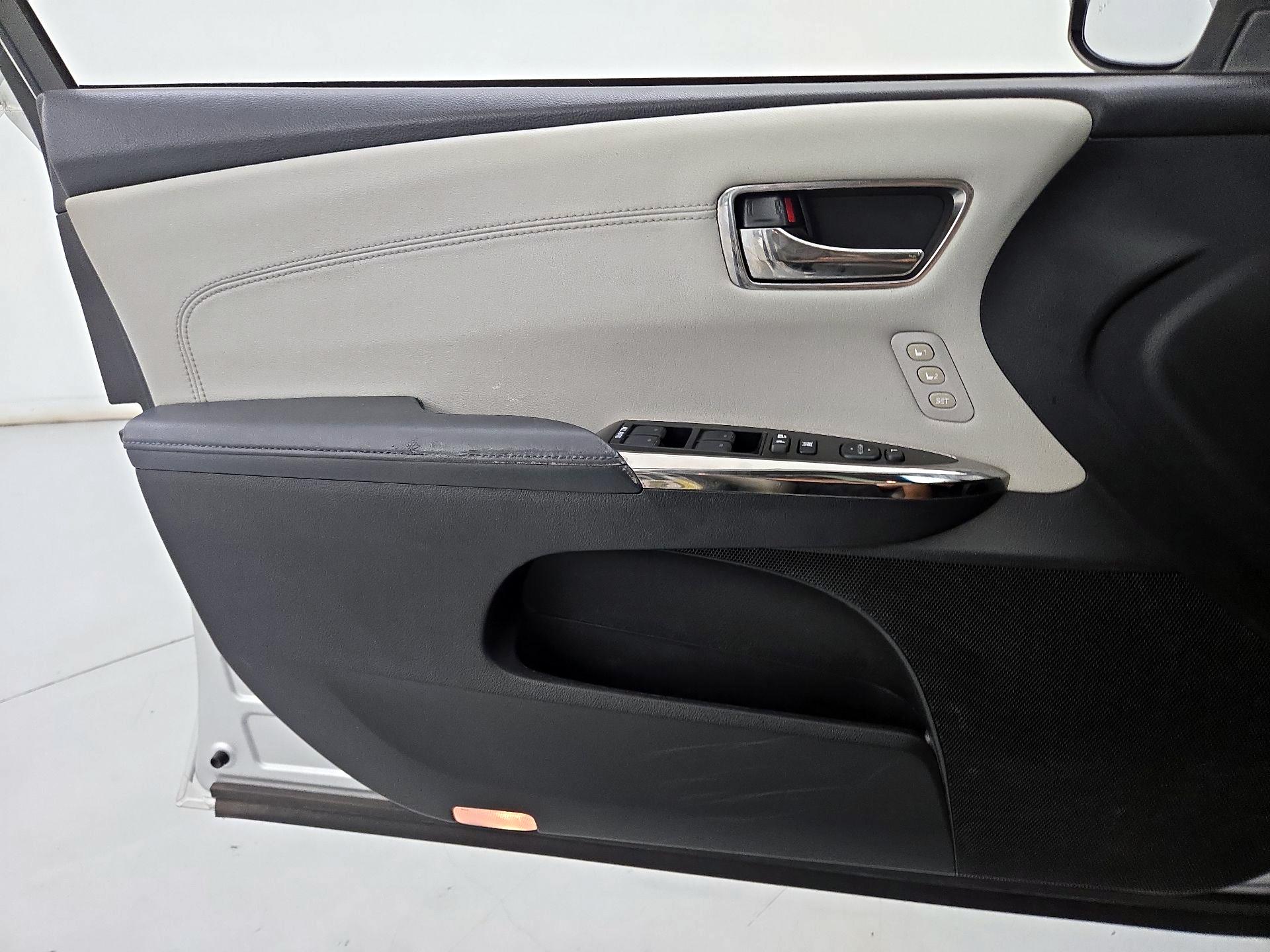 Thumbnail: 2013 Toyota Avalon - 12