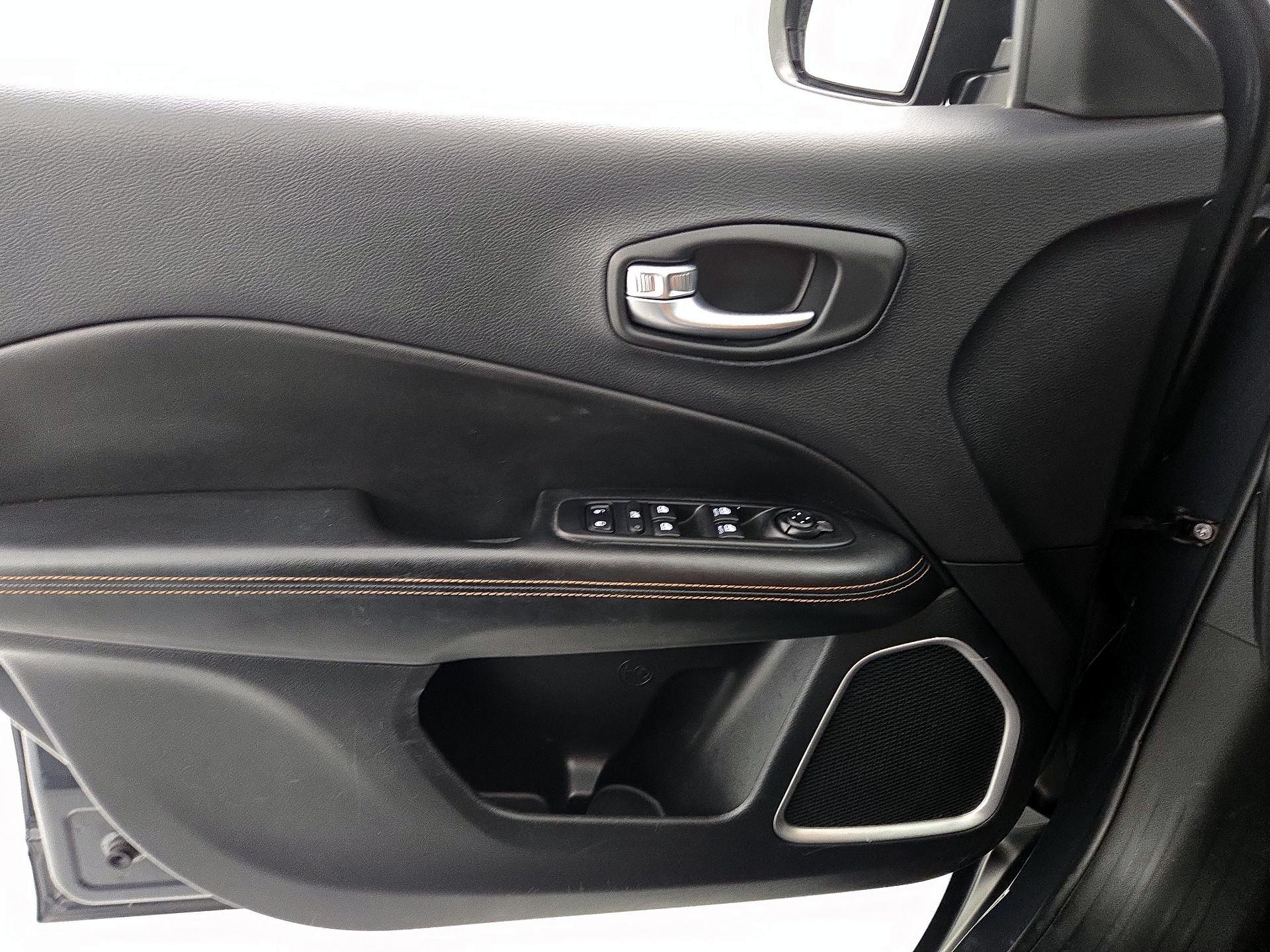 Thumbnail: 2018 Jeep Compass - 12