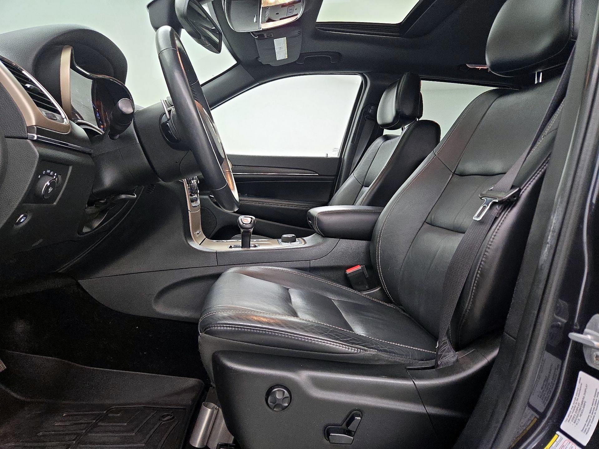 Thumbnail: 2015 Jeep Grand Cherokee - 11