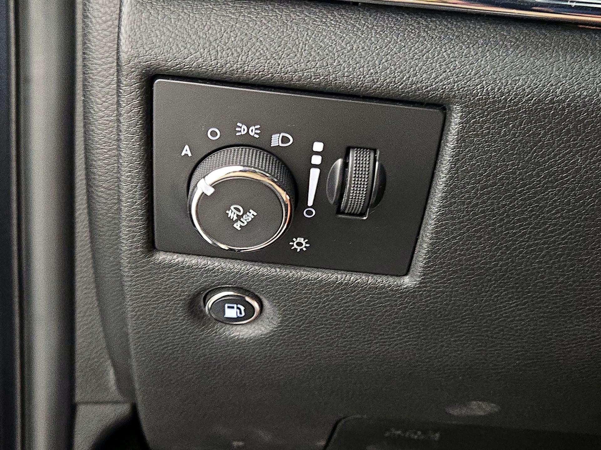 Thumbnail: 2015 Jeep Grand Cherokee - 13