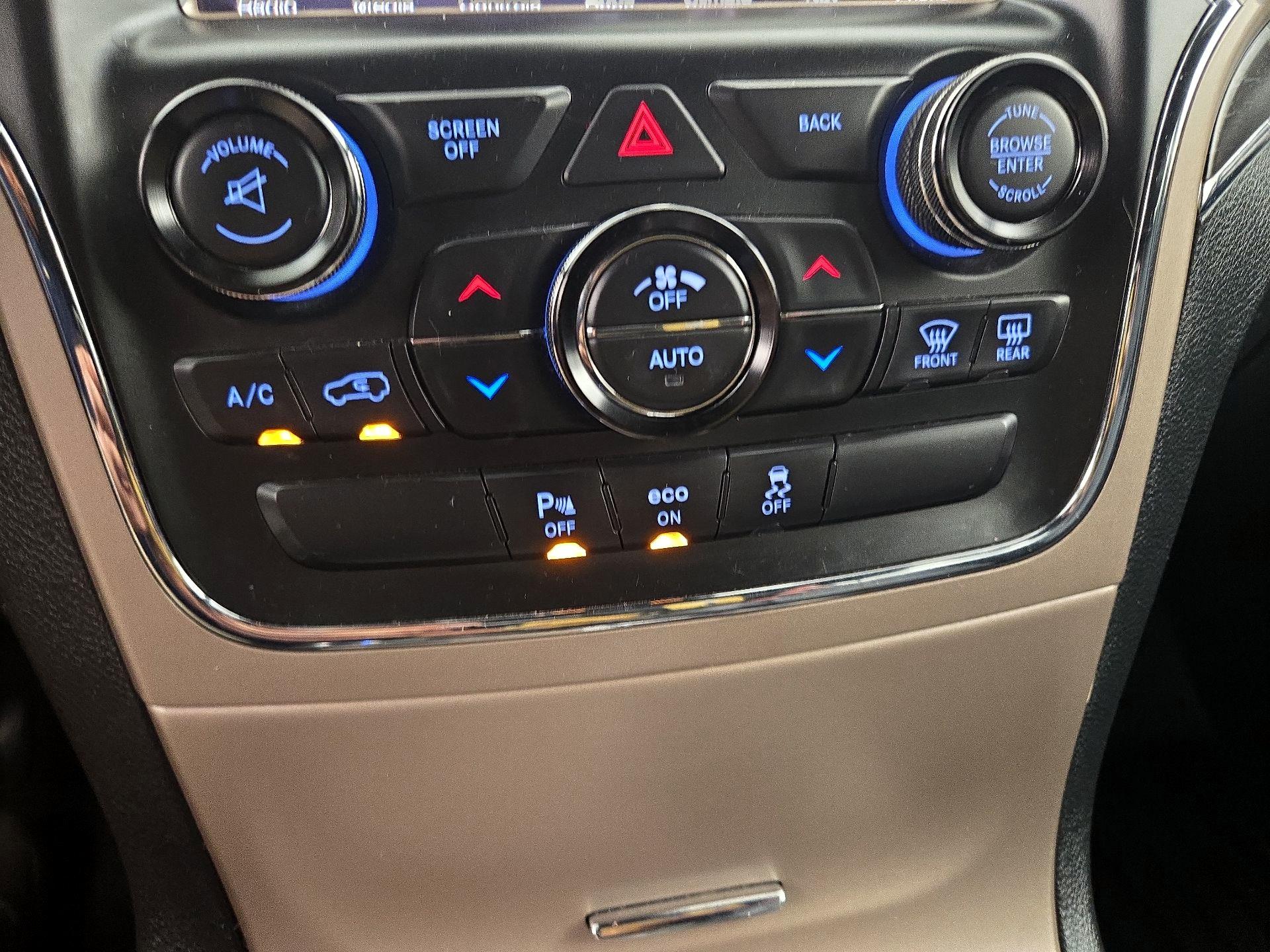 Thumbnail: 2015 Jeep Grand Cherokee - 17