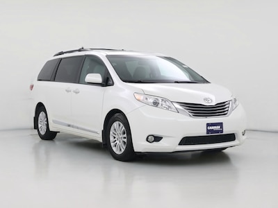 White 2015 Toyota Sienna XLE