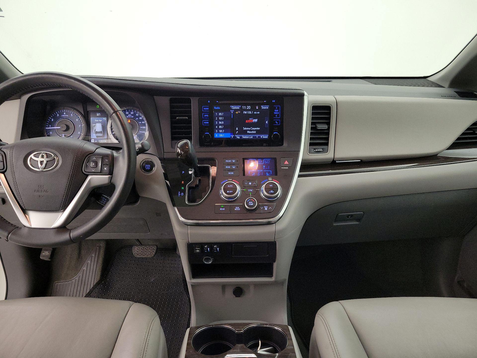 Thumbnail: 2015 Toyota Sienna - 9