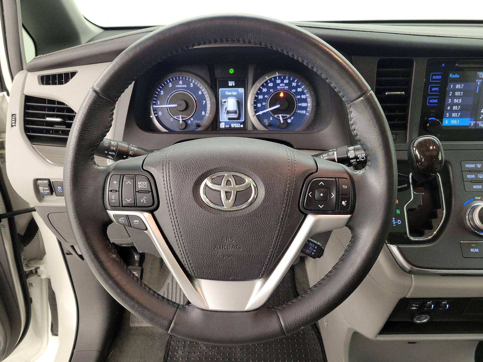 Thumbnail: 2015 Toyota Sienna - 10