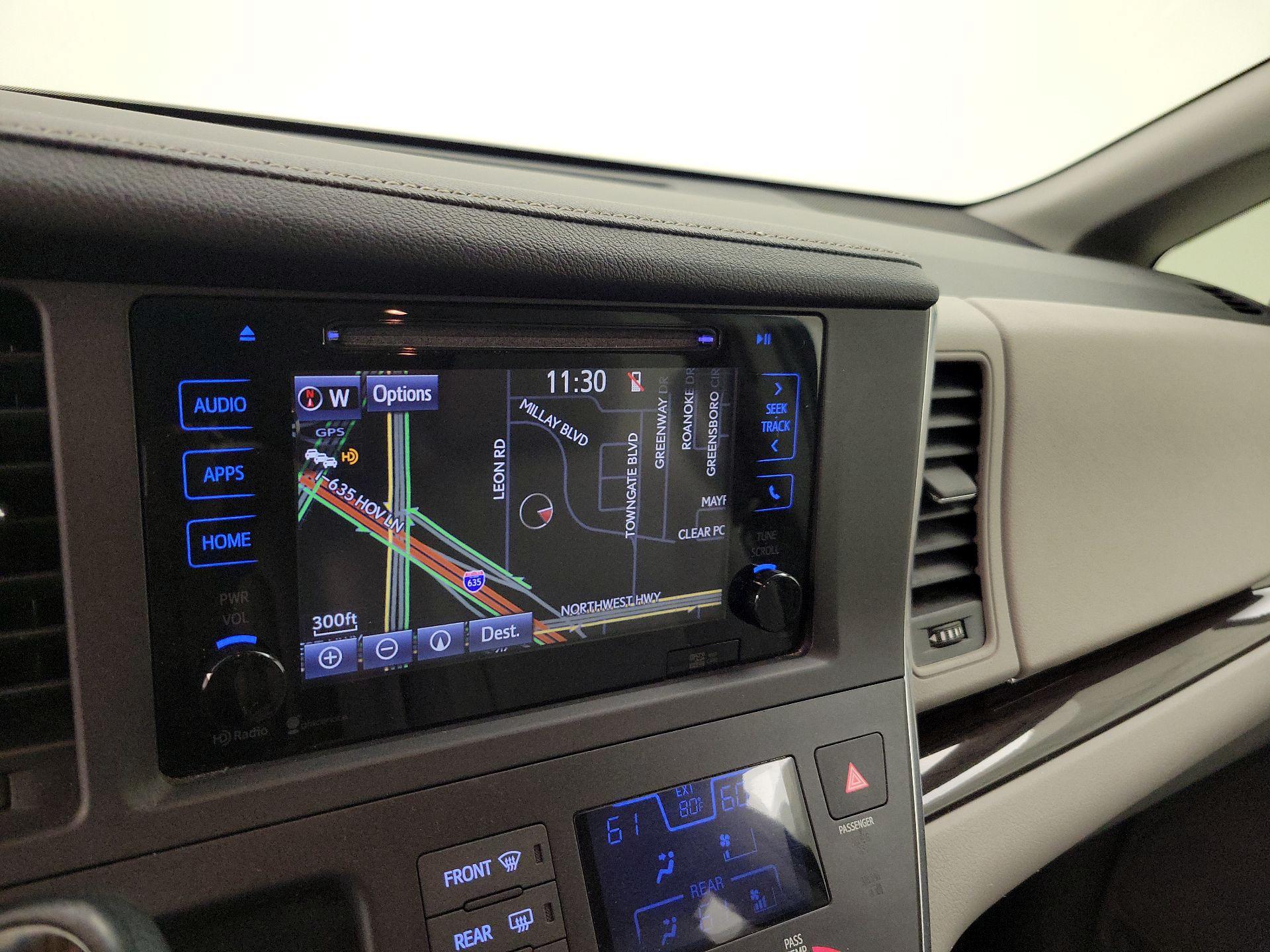 Thumbnail: 2015 Toyota Sienna - 14