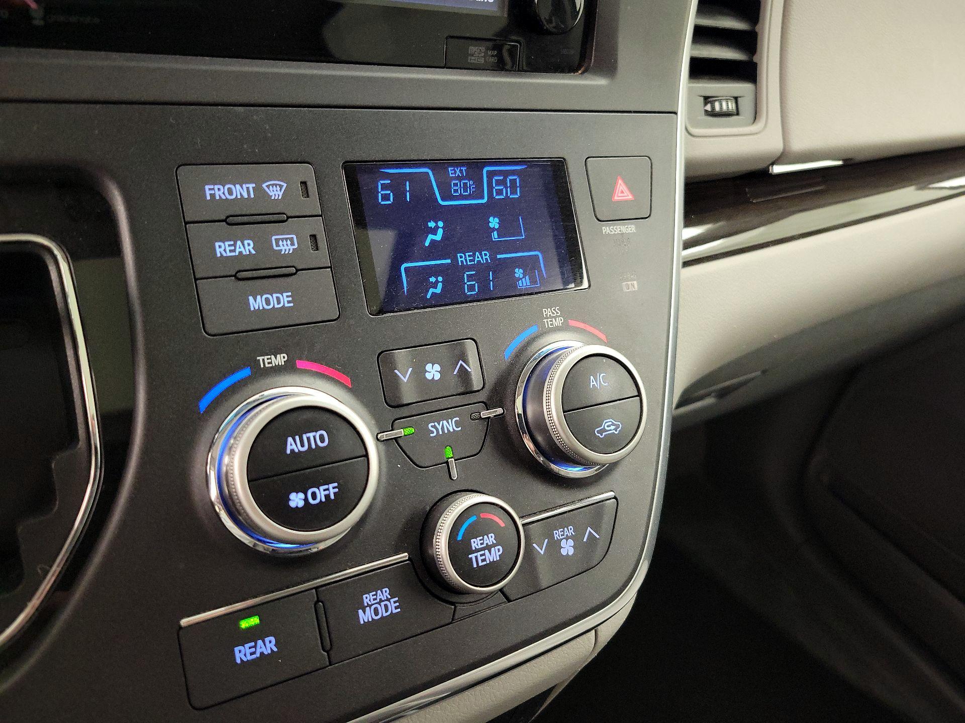 Thumbnail: 2015 Toyota Sienna - 17
