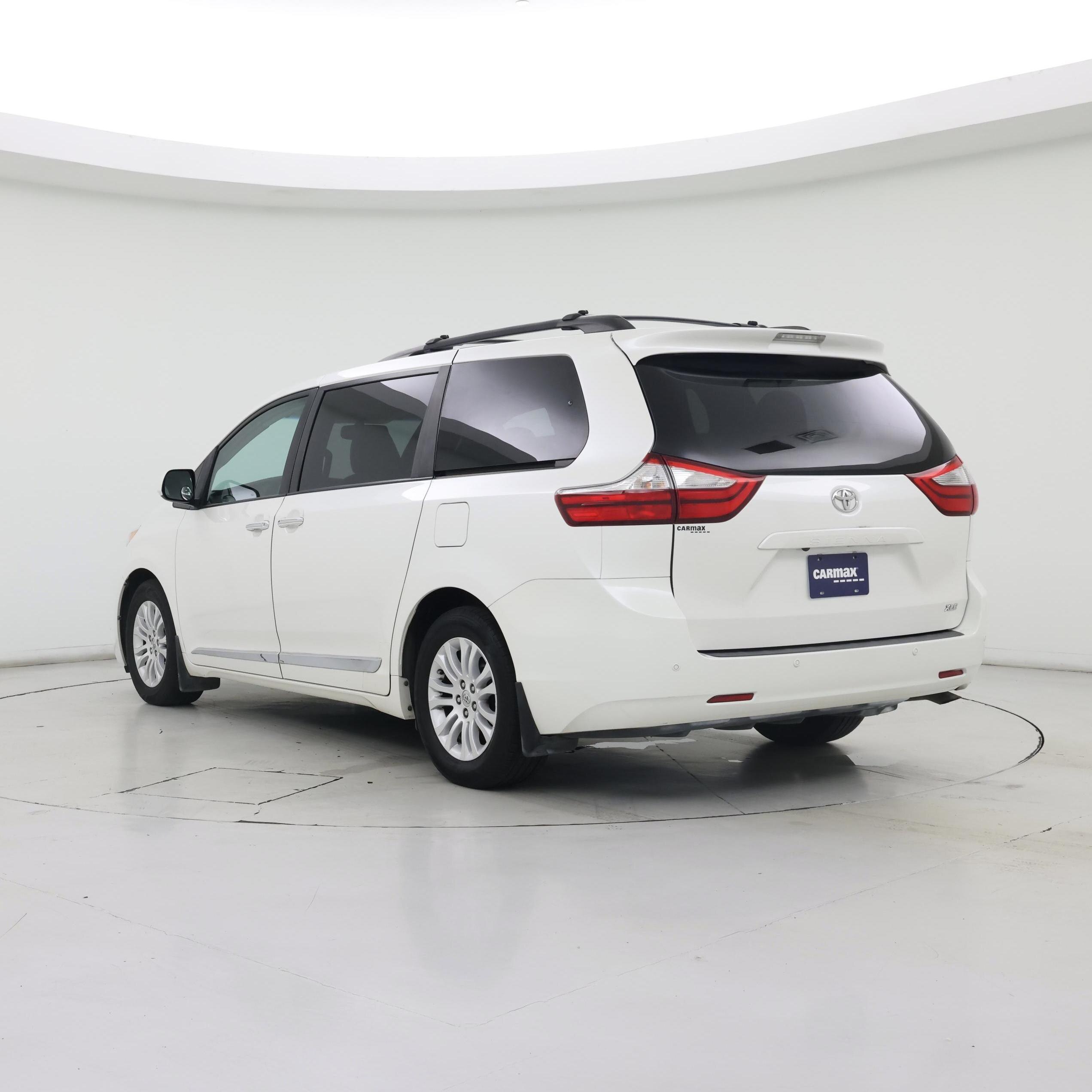 Thumbnail: 2015 Toyota Sienna - 2