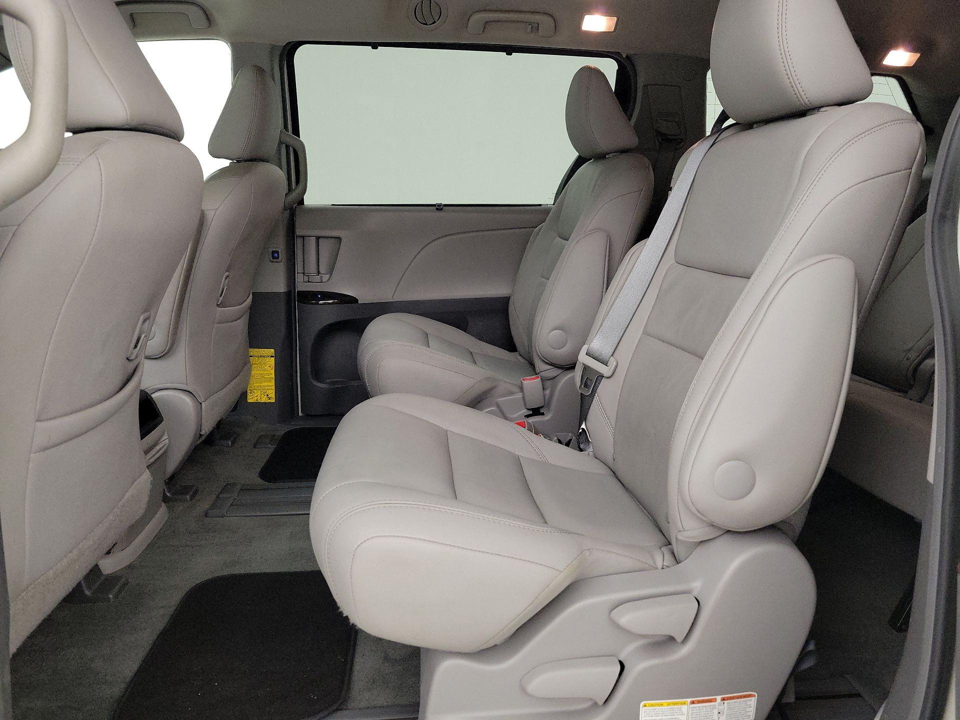 Thumbnail: 2015 Toyota Sienna - 20