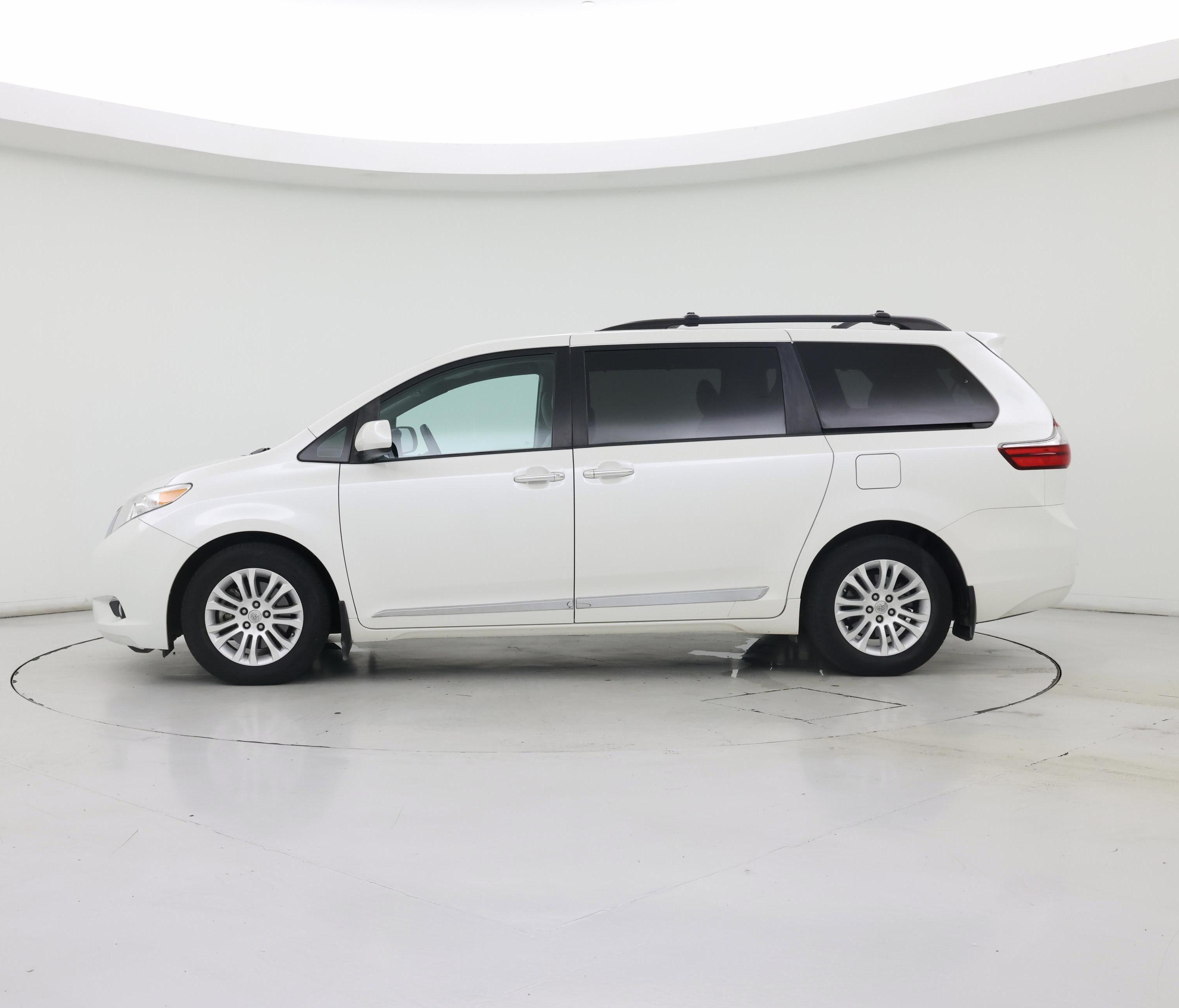 Thumbnail: 2015 Toyota Sienna - 3