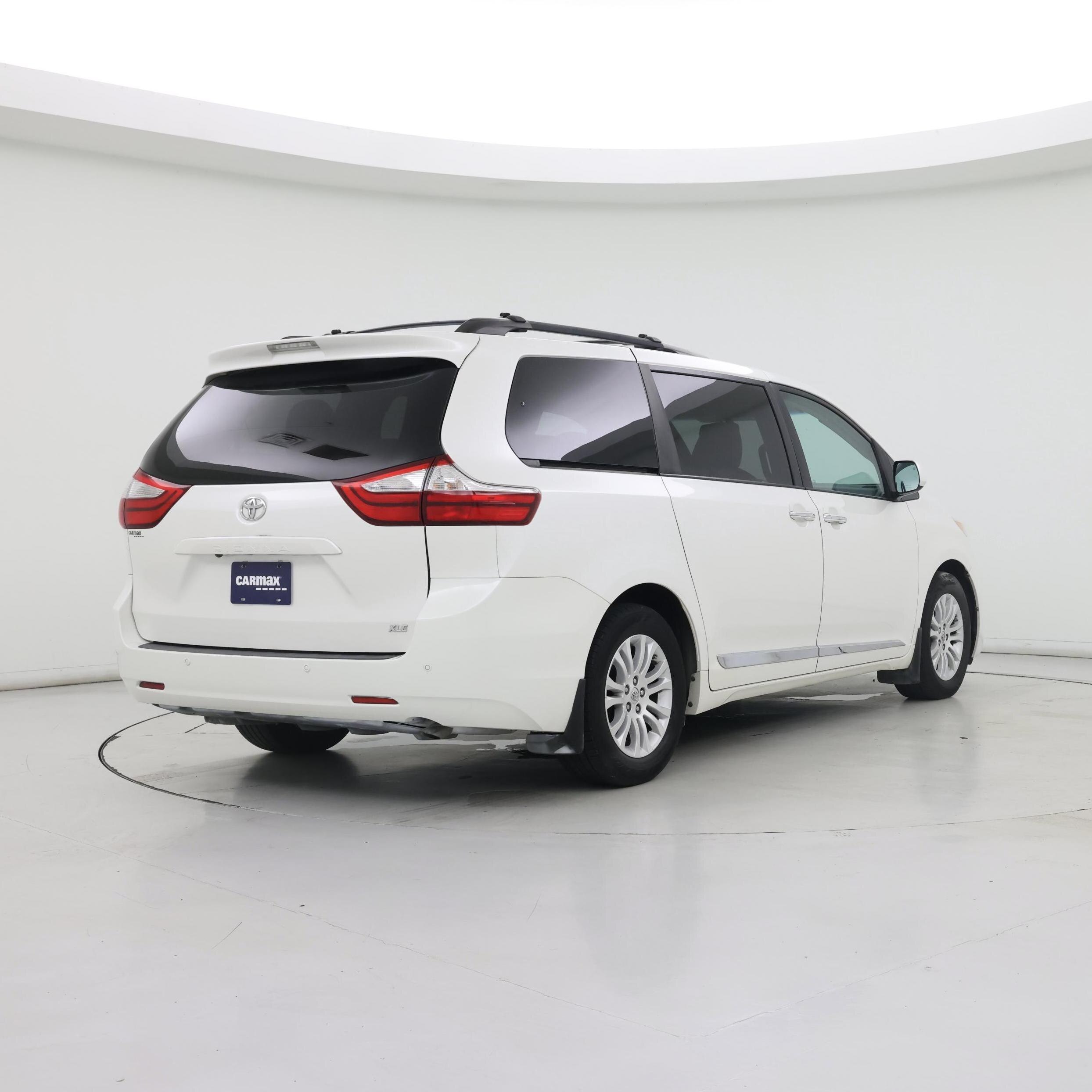 Thumbnail: 2015 Toyota Sienna - 8