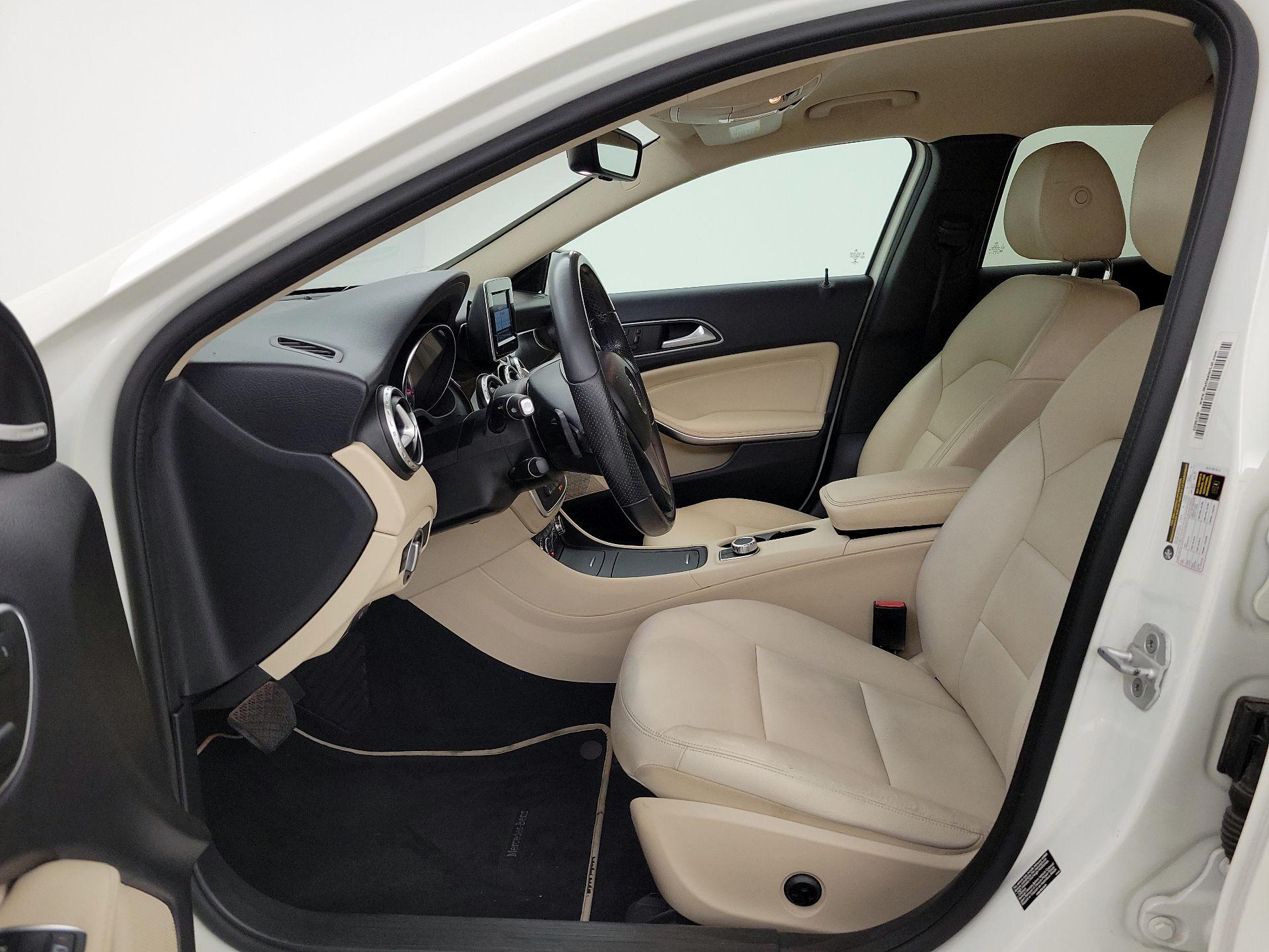 Thumbnail: 2015 Mercedes-Benz GLA - 11