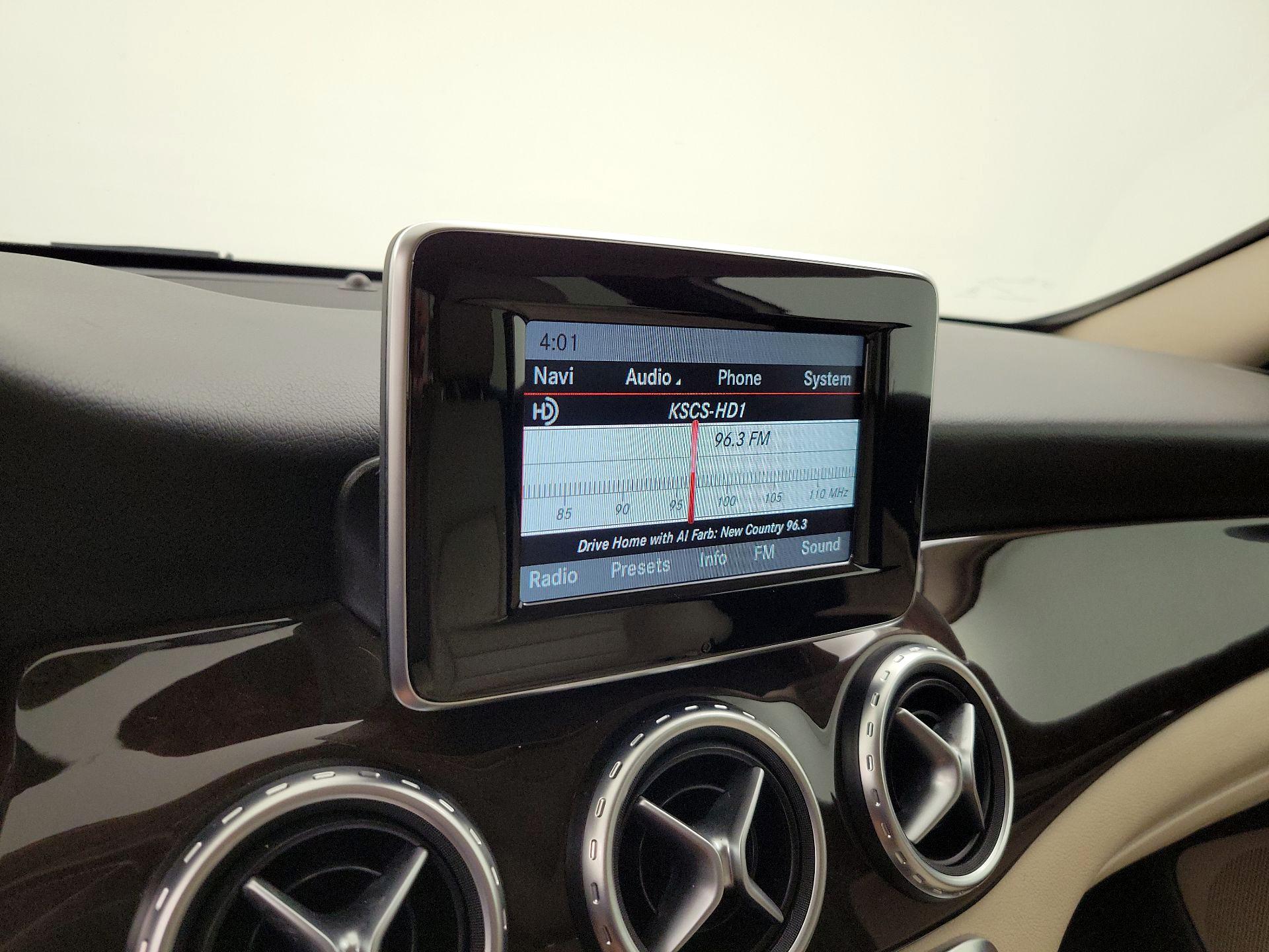 Thumbnail: 2015 Mercedes-Benz GLA - 15