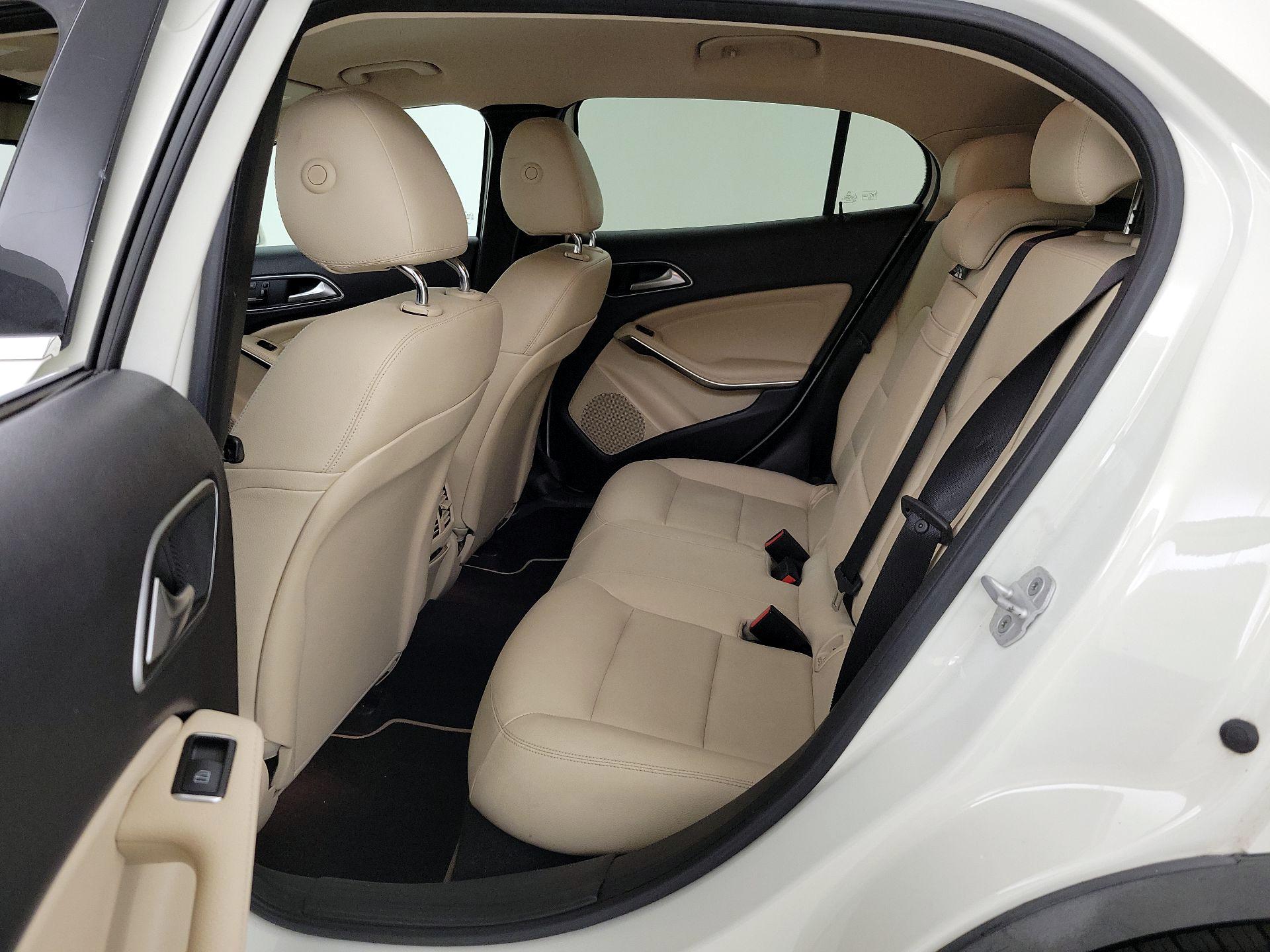 Thumbnail: 2015 Mercedes-Benz GLA - 19