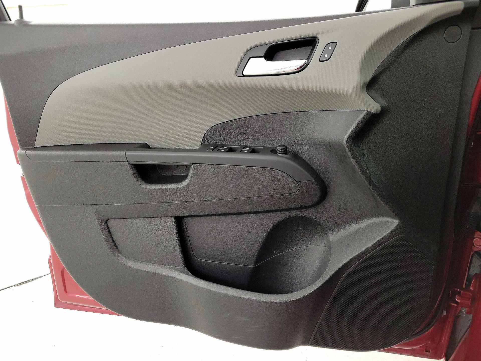 Thumbnail: 2014 Chevrolet Sonic - 12