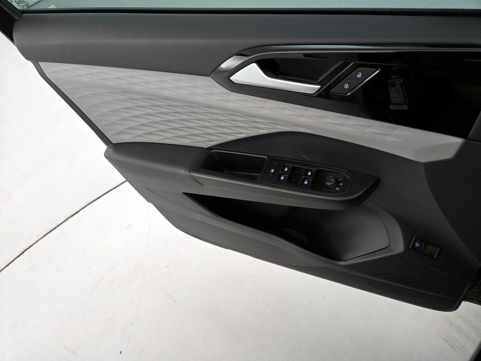 Thumbnail: 2023 Volkswagen Taos - 12