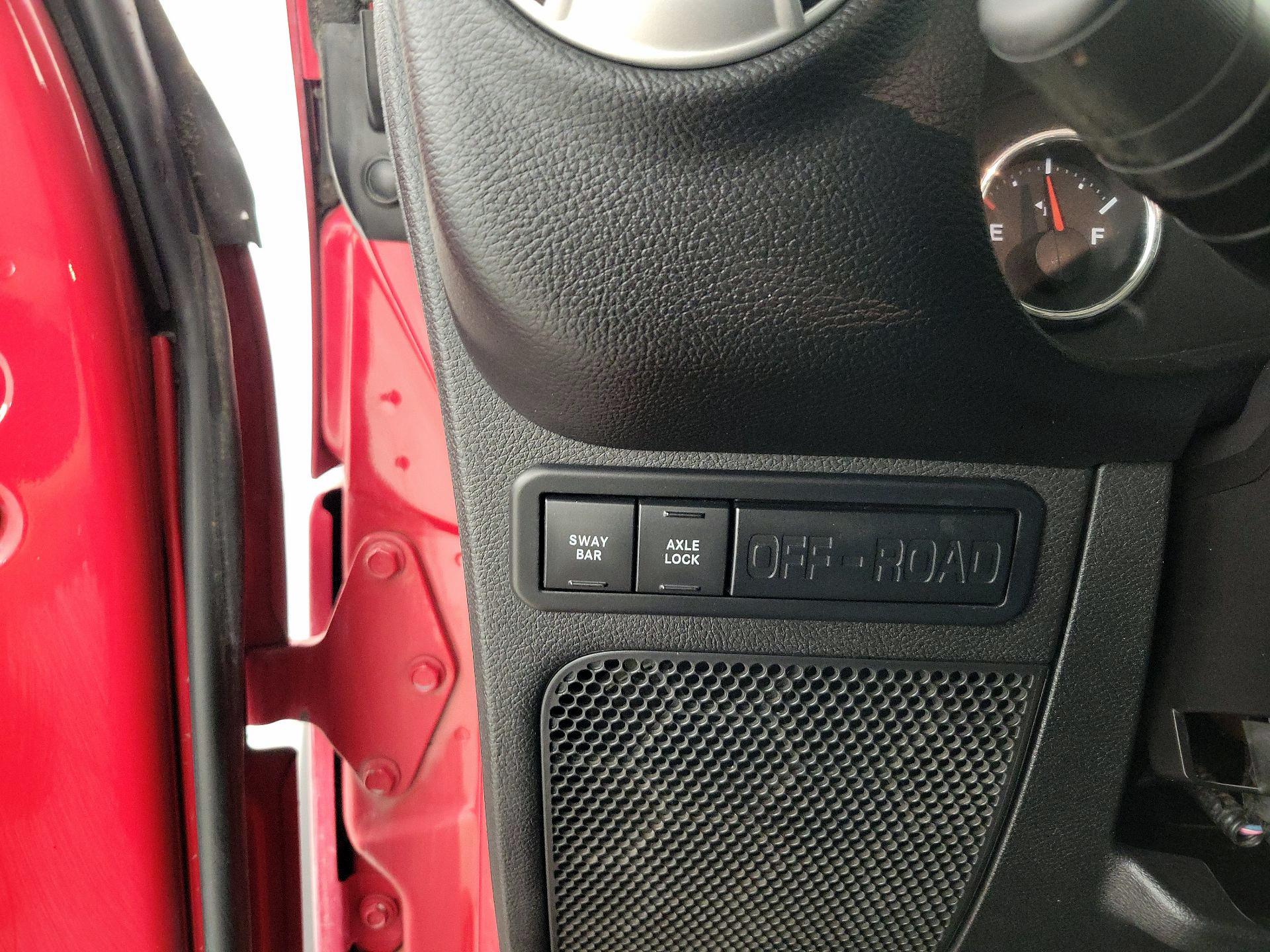 Thumbnail: 2013 Jeep Wrangler - 13