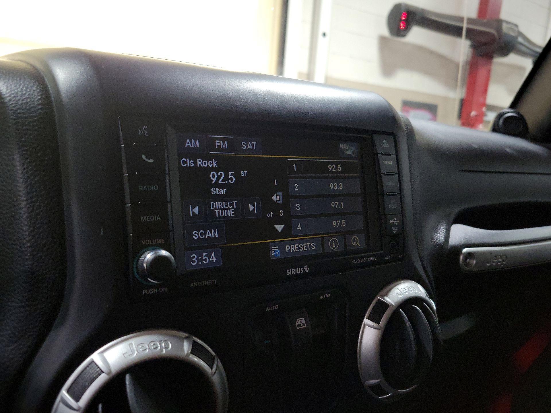 Thumbnail: 2013 Jeep Wrangler - 14