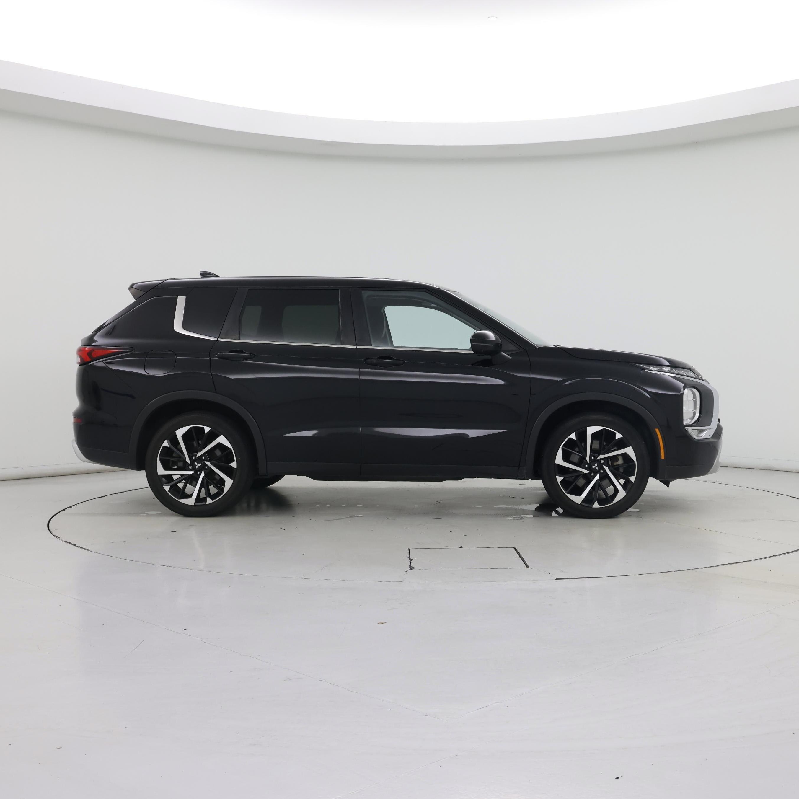 Thumbnail: 2022 Mitsubishi Outlander - 7