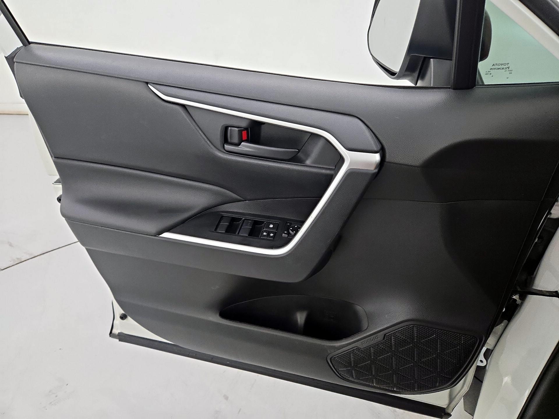 Thumbnail: 2021 Toyota RAV4 - 12