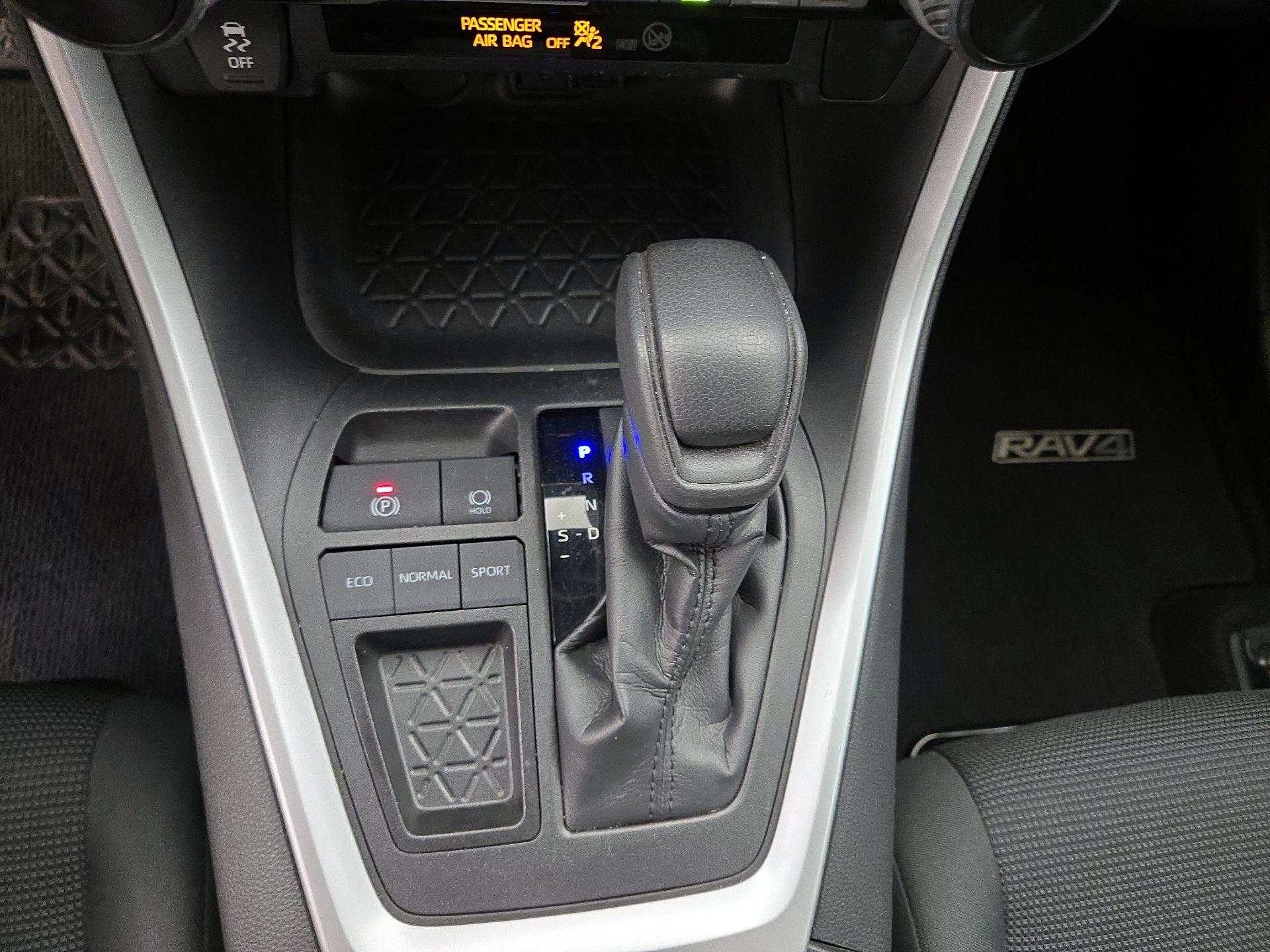 Thumbnail: 2021 Toyota RAV4 - 17