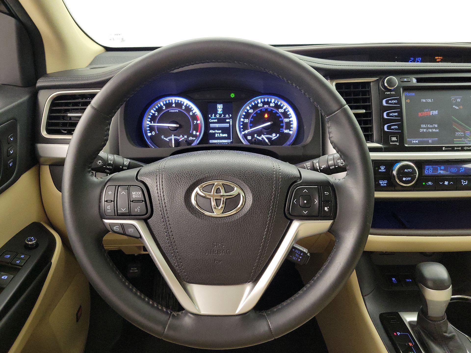 Thumbnail: 2016 Toyota Highlander - 10
