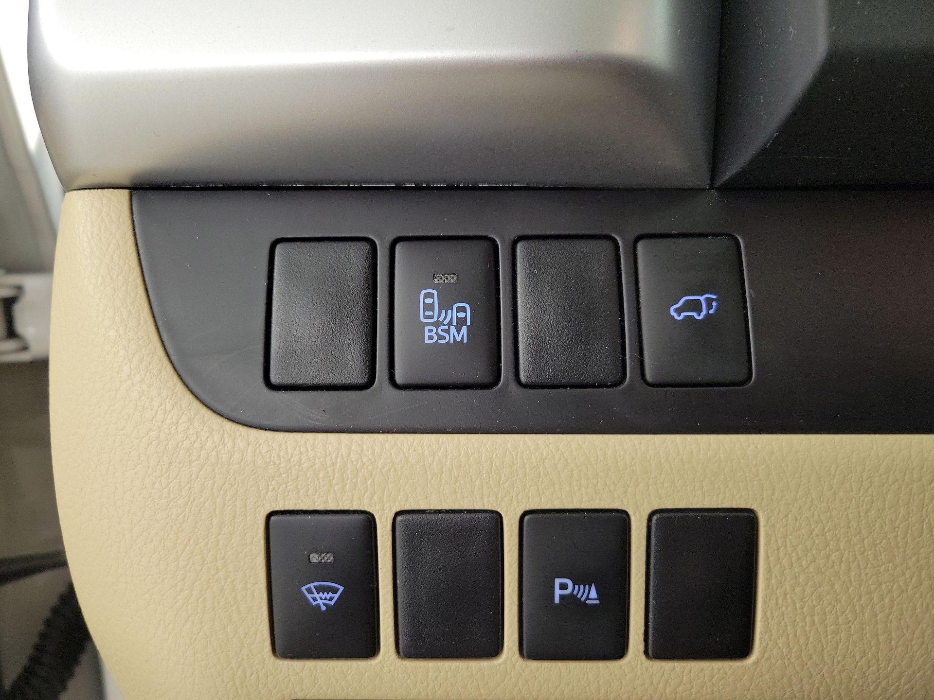 Thumbnail: 2016 Toyota Highlander - 13
