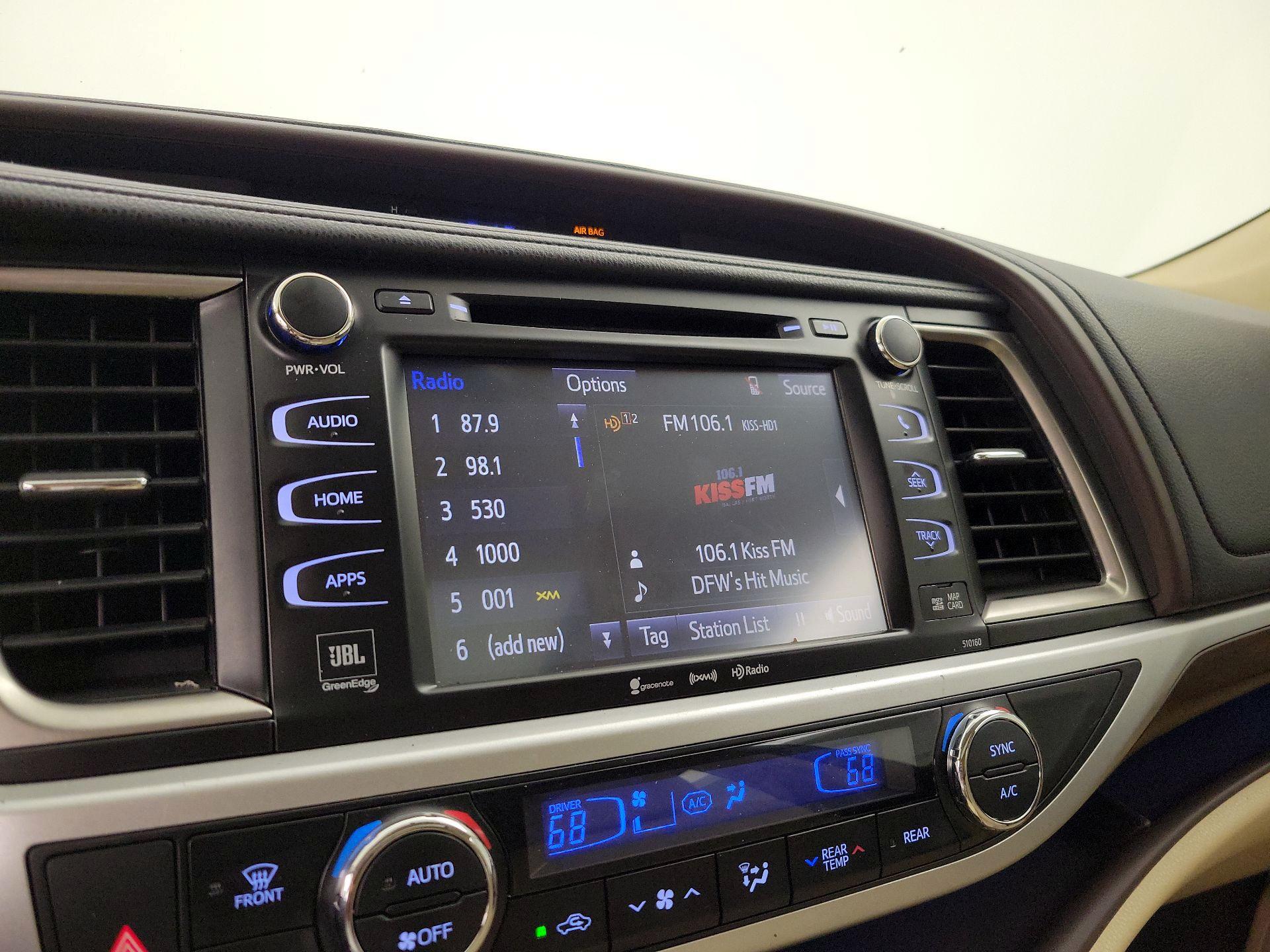 Thumbnail: 2016 Toyota Highlander - 16