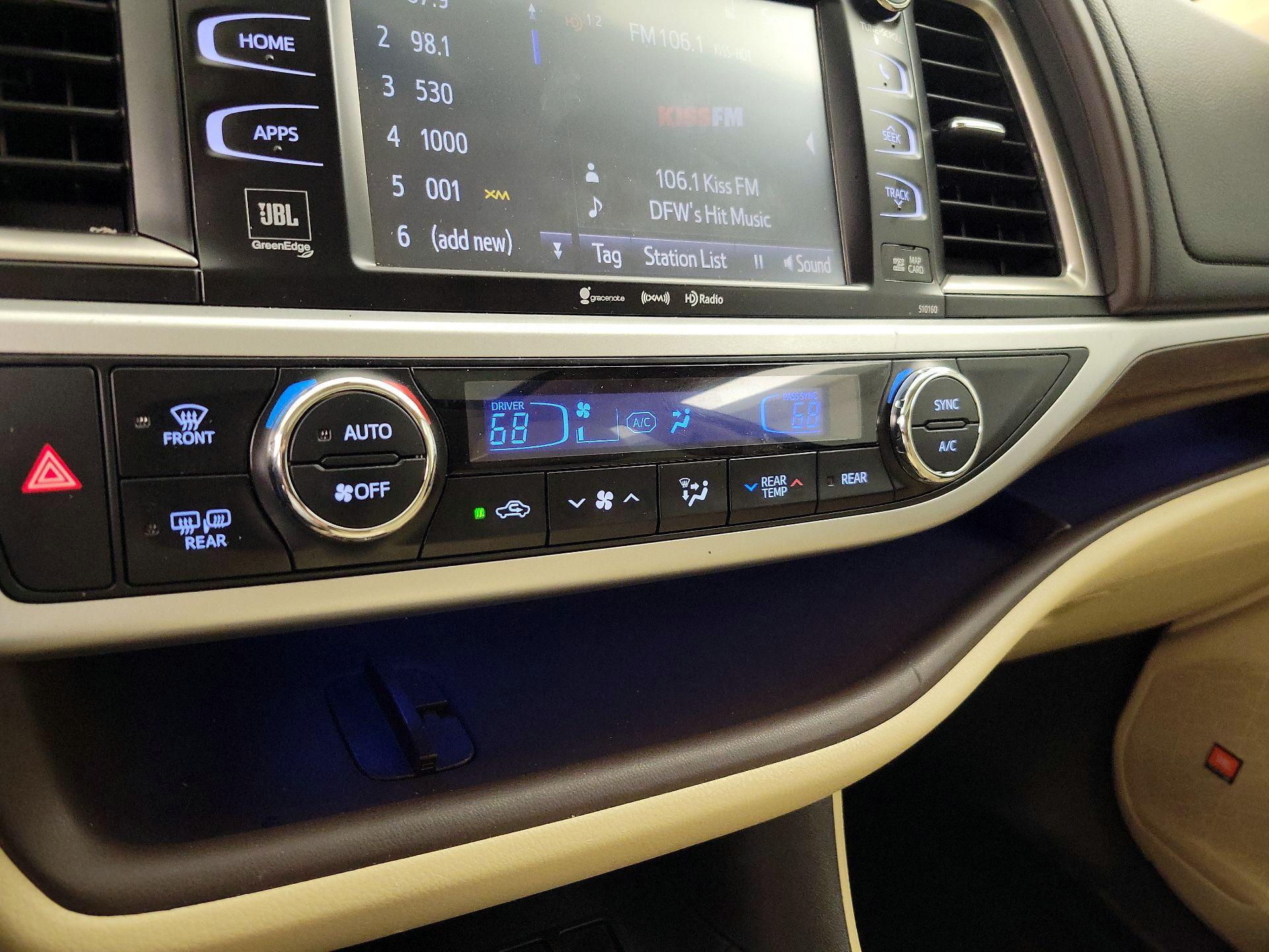 Thumbnail: 2016 Toyota Highlander - 17