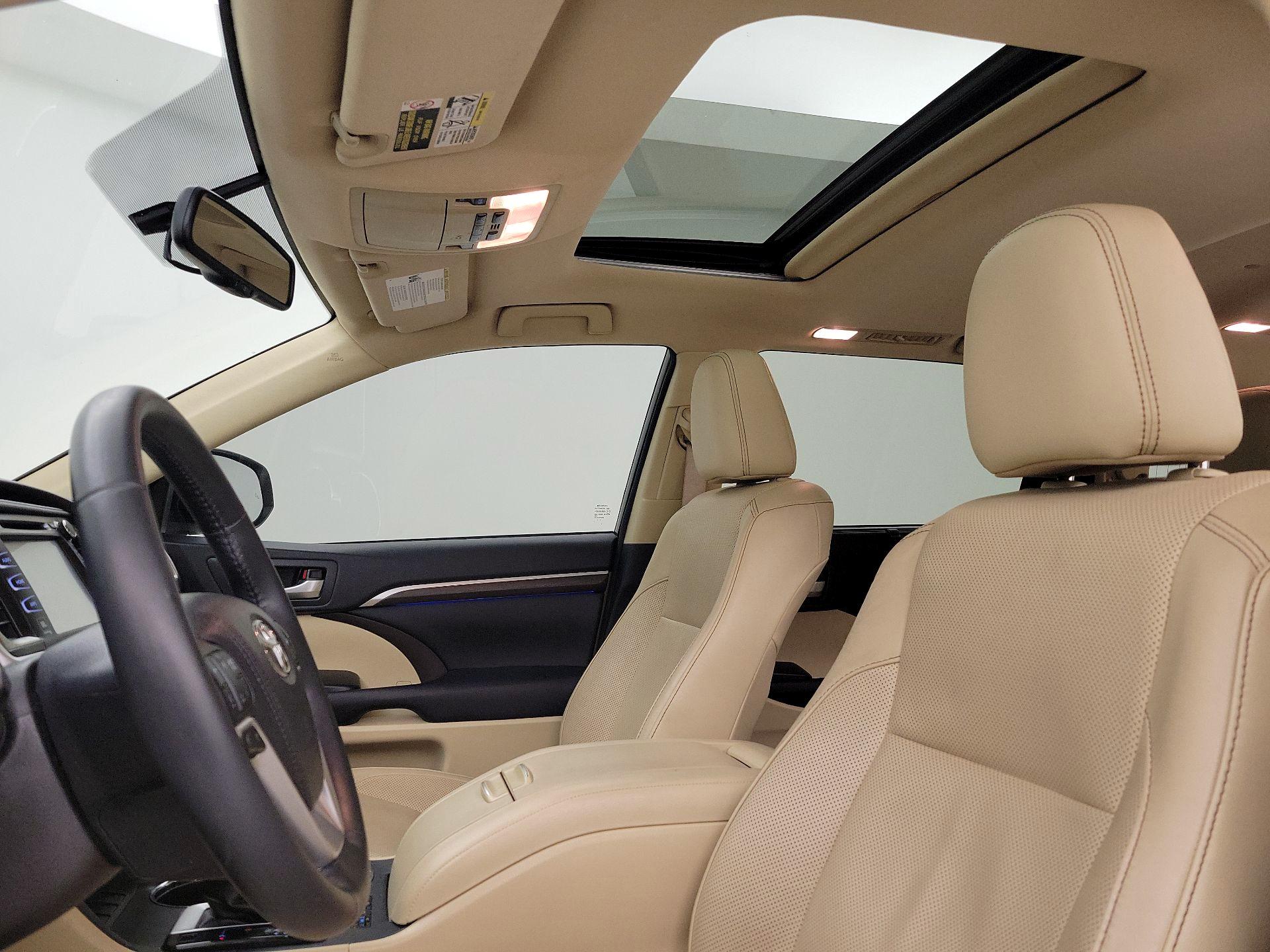 Thumbnail: 2016 Toyota Highlander - 19