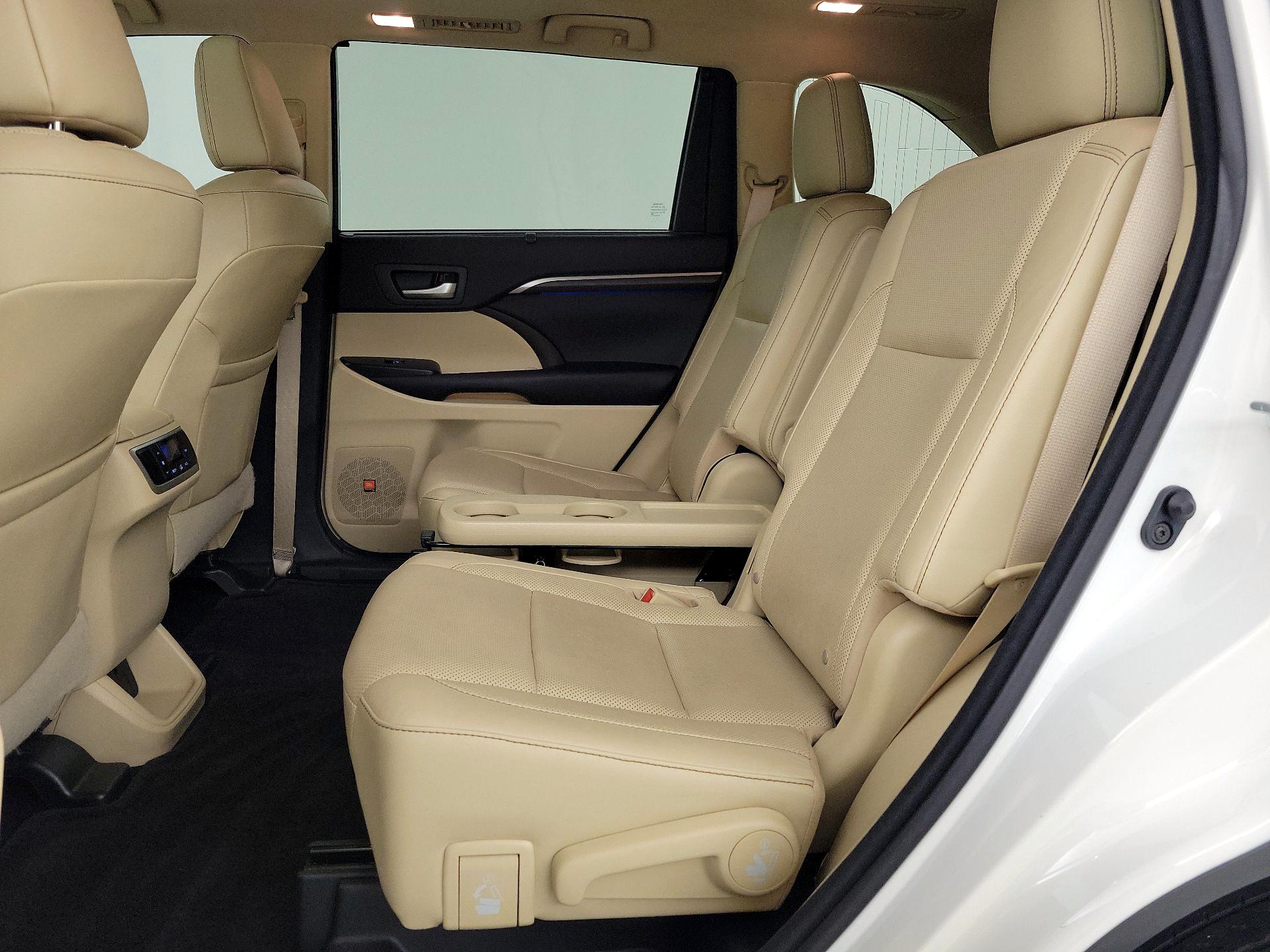 Thumbnail: 2016 Toyota Highlander - 20