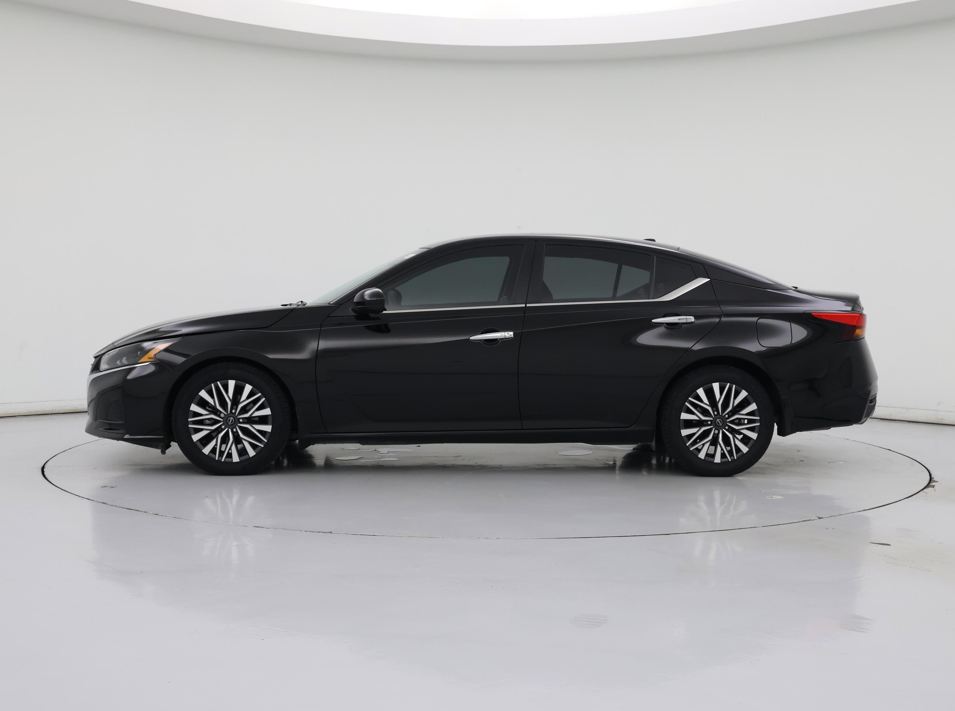 Thumbnail: 2023 Nissan Altima - 3