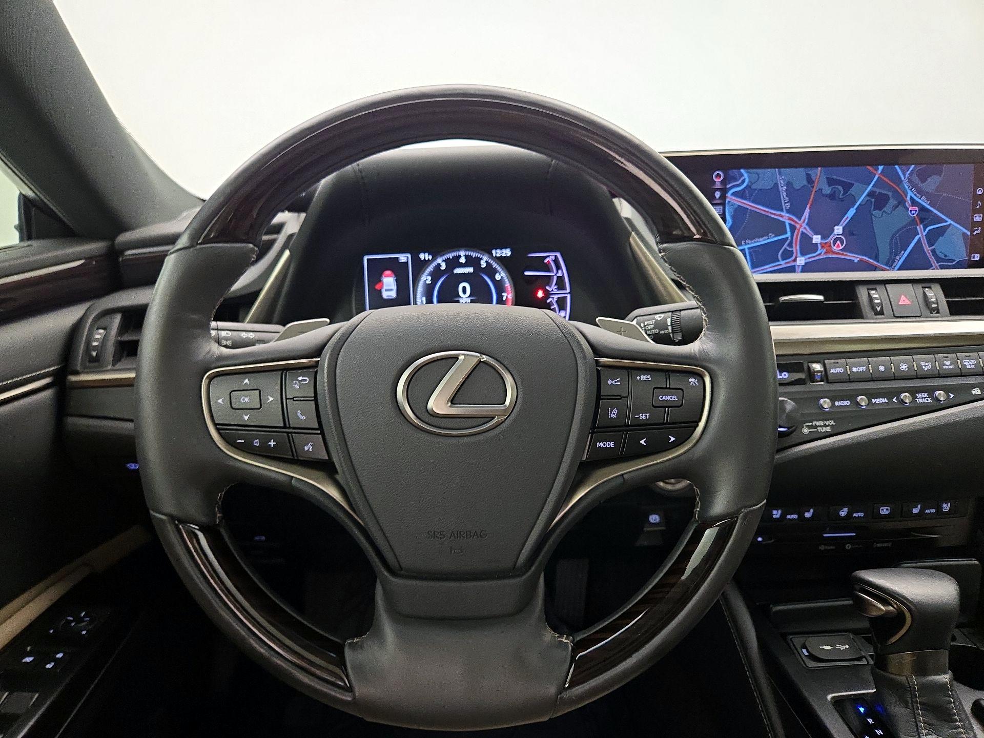 Thumbnail: 2019 Lexus ES - 10
