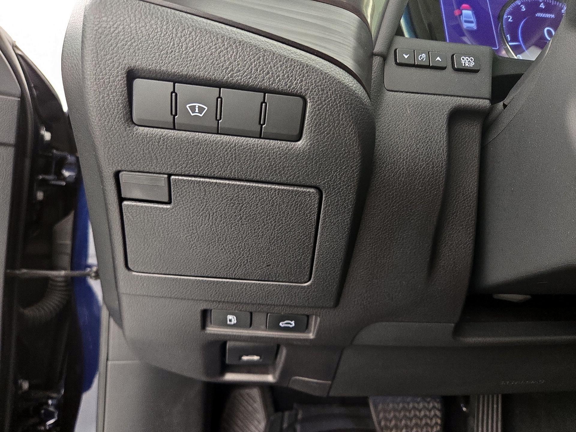 Thumbnail: 2019 Lexus ES - 13