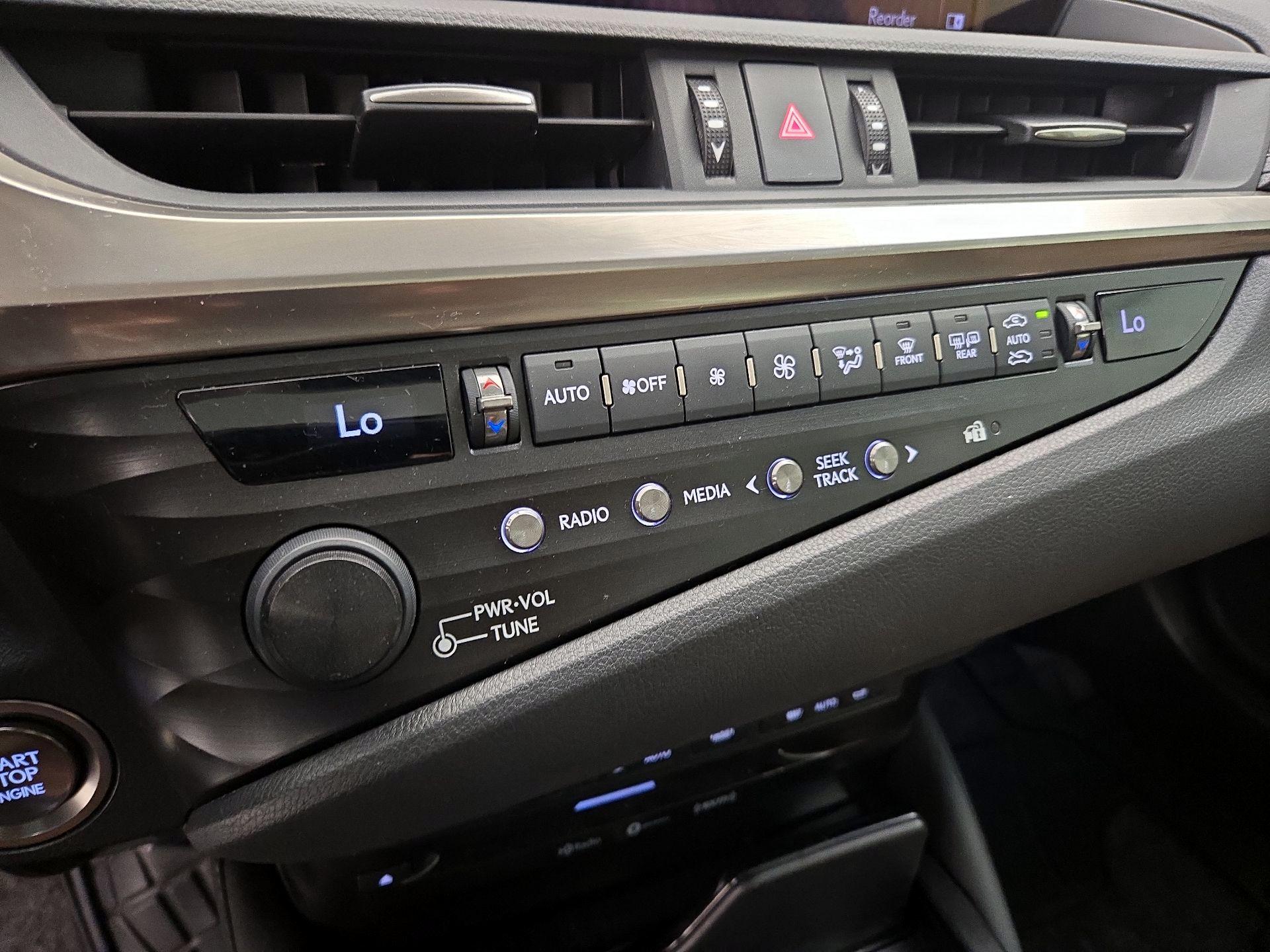 Thumbnail: 2019 Lexus ES - 17