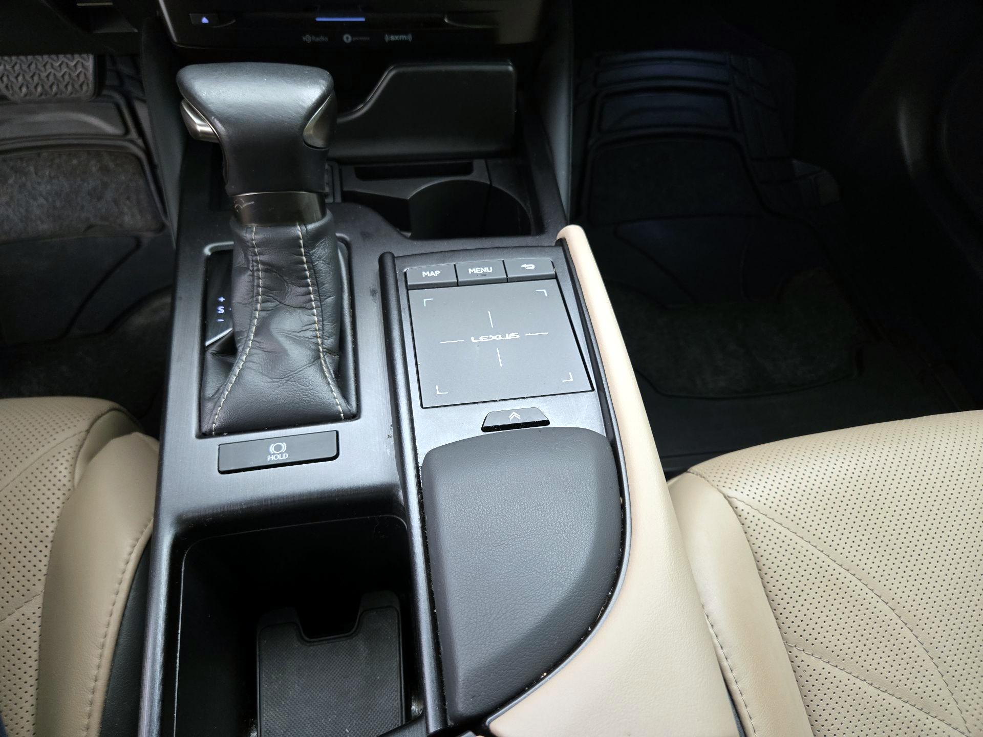 Thumbnail: 2019 Lexus ES - 18