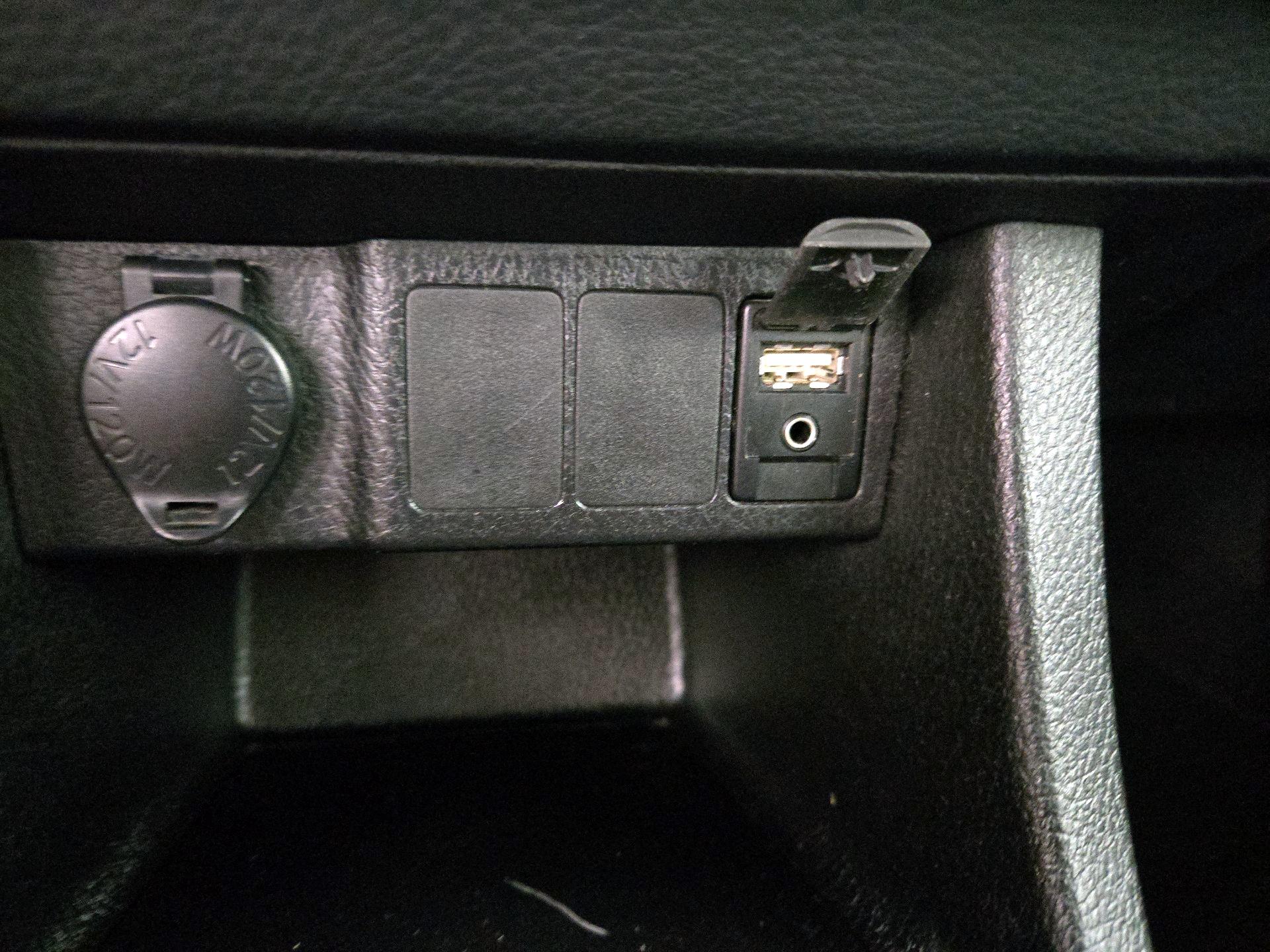 Thumbnail: 2015 Toyota Corolla - 18