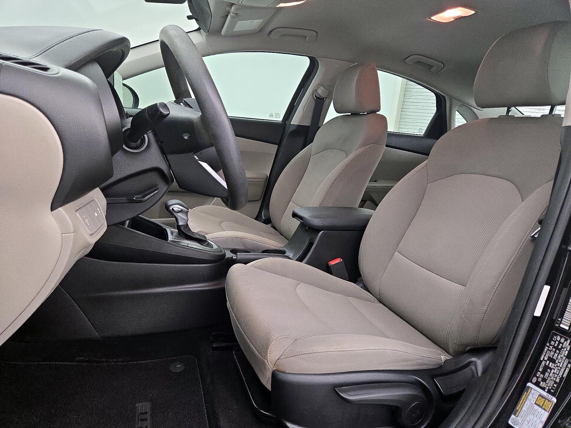 Thumbnail: 2019 Kia Forte - 11