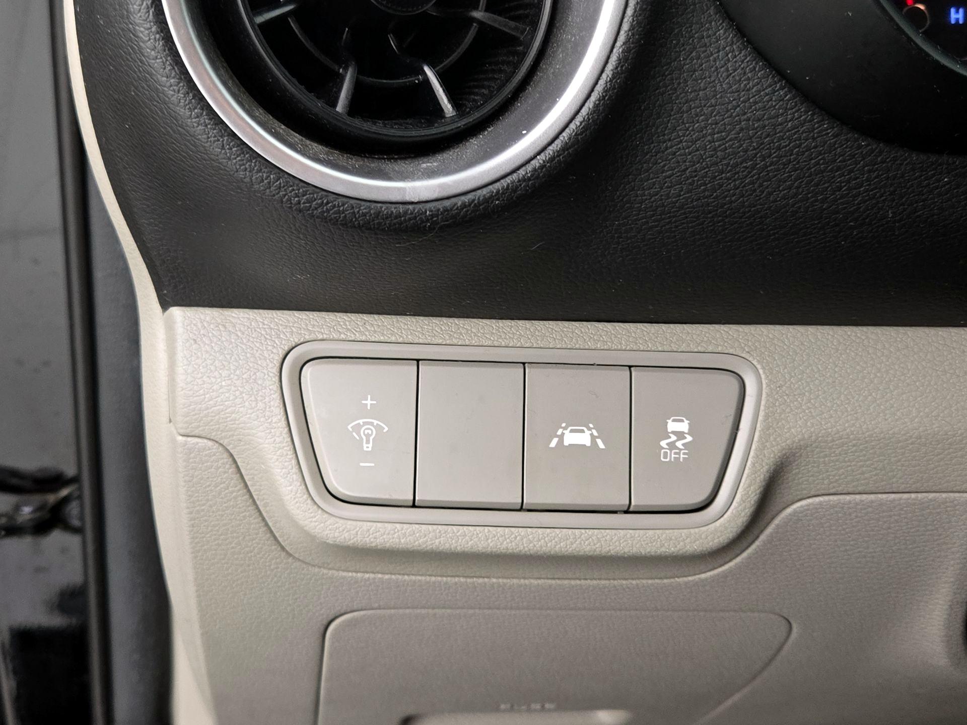 Thumbnail: 2019 Kia Forte - 13