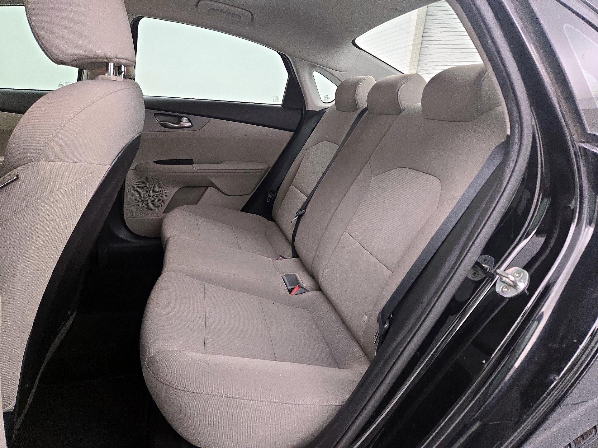 Thumbnail: 2019 Kia Forte - 19