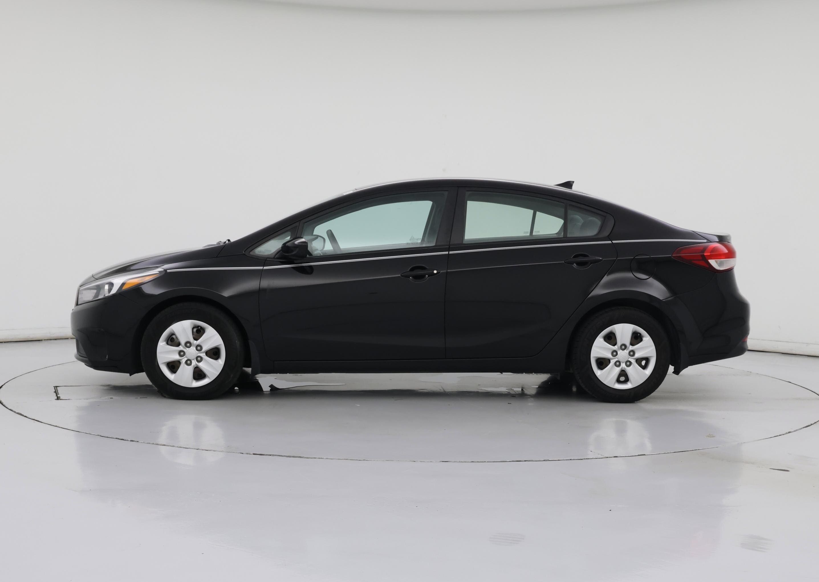 Thumbnail: 2017 Kia Forte - 3