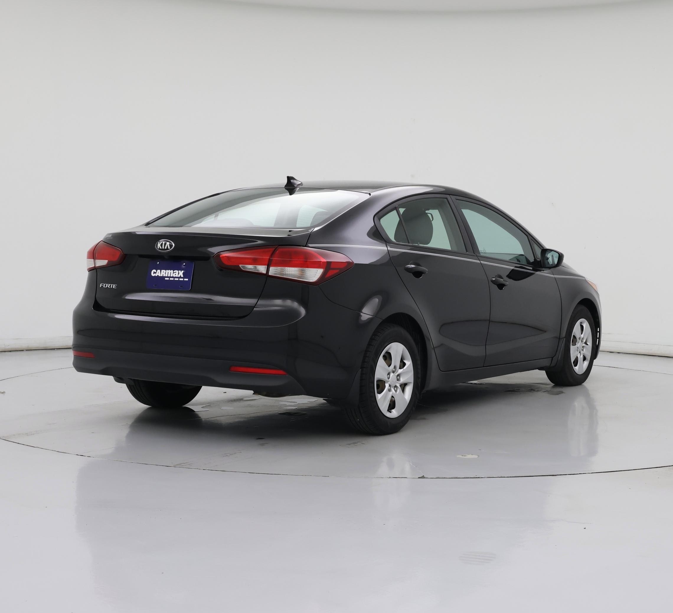 Thumbnail: 2017 Kia Forte - 8