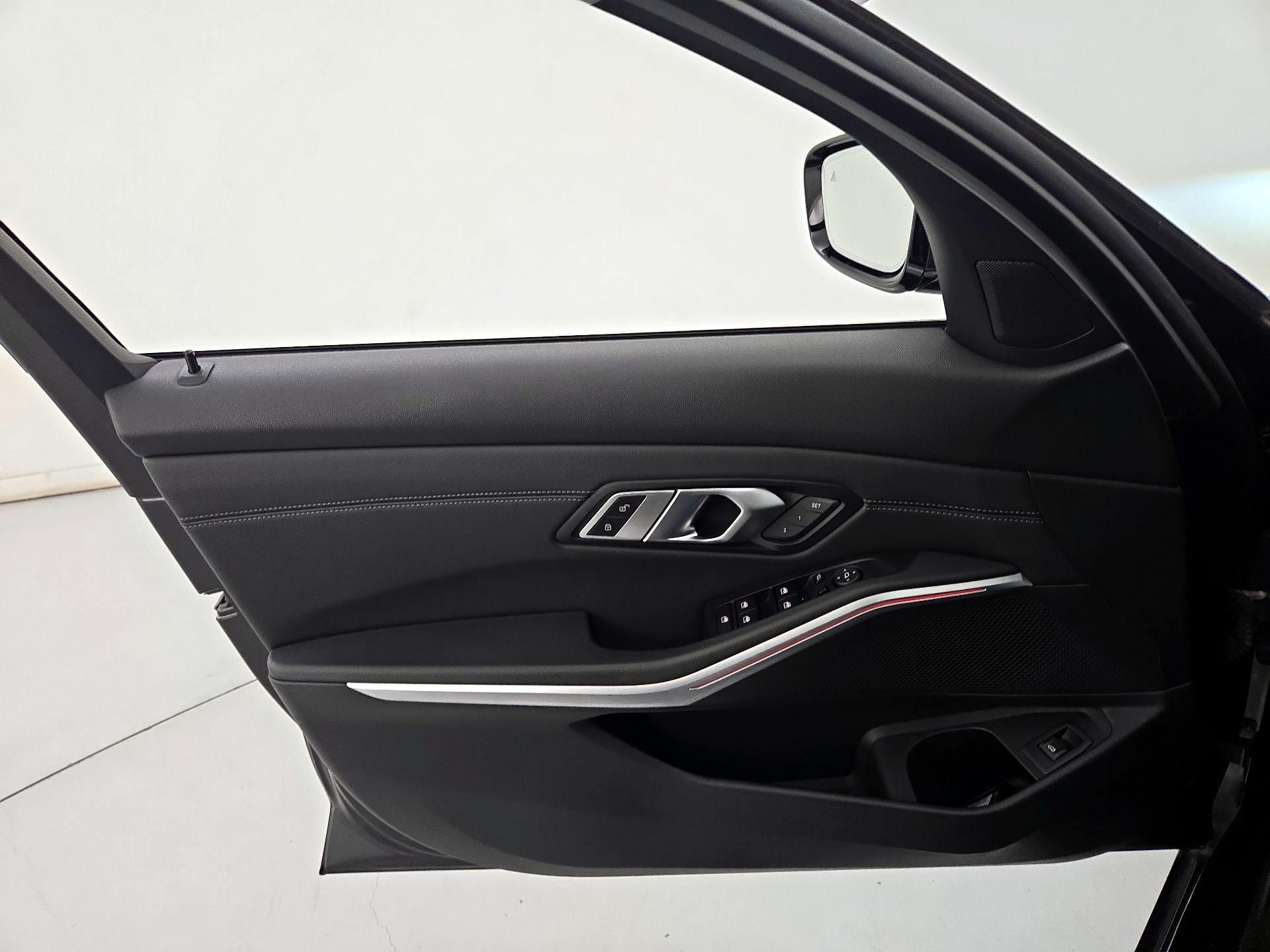 Thumbnail: 2019 BMW 3 Series - 12