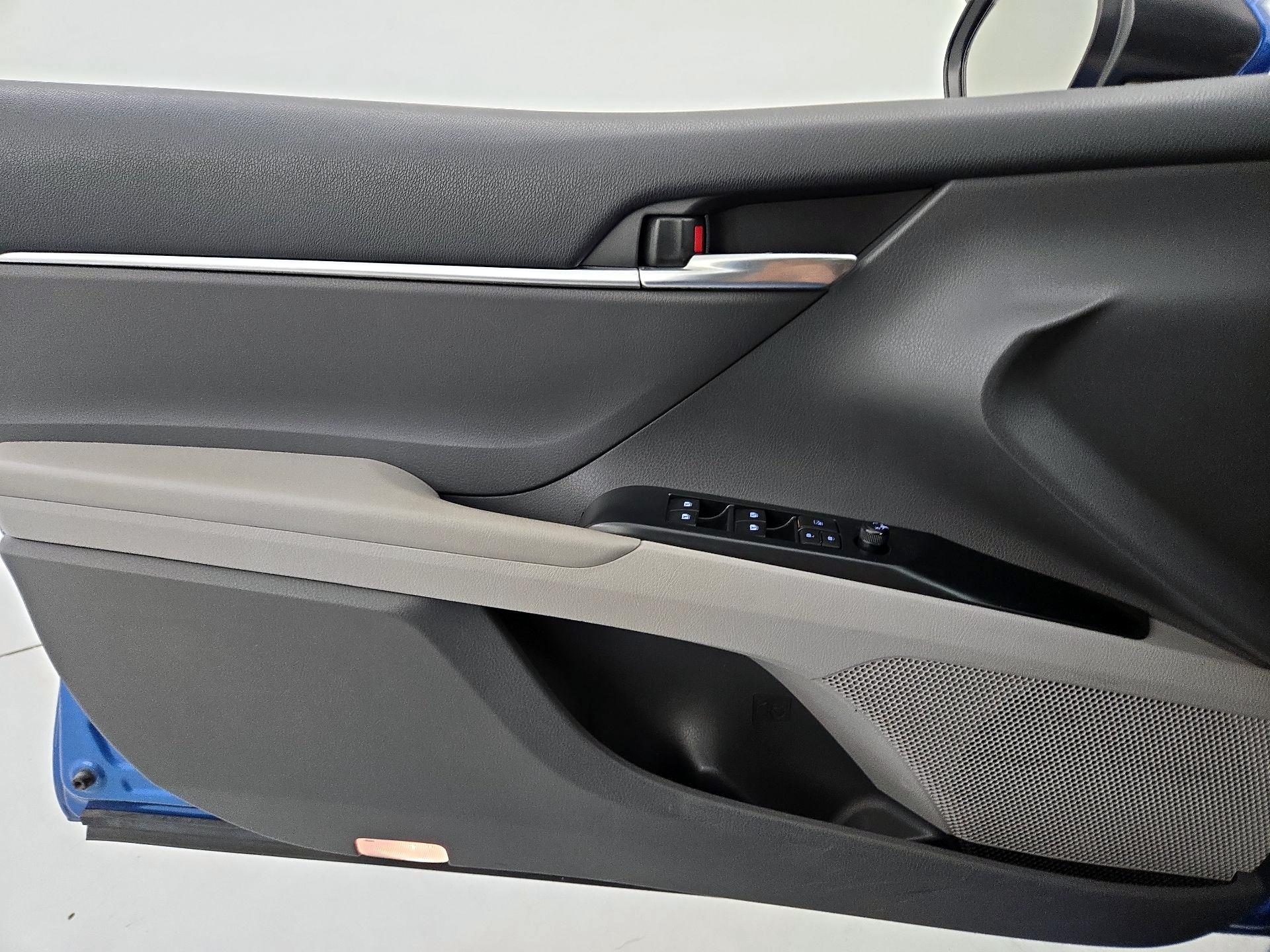 Thumbnail: 2018 Toyota Camry - 12