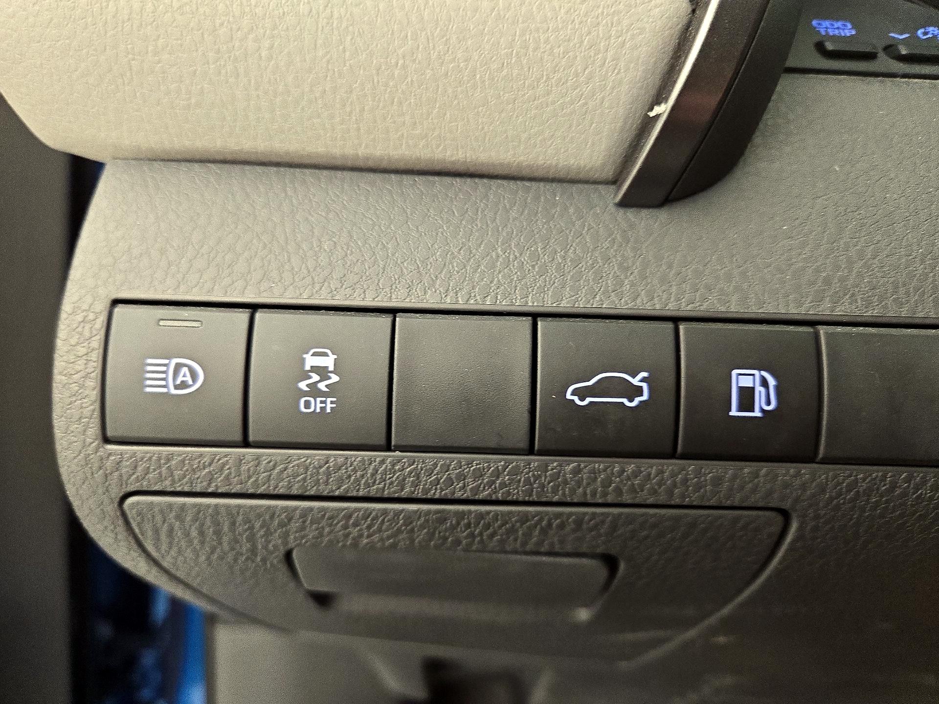 Thumbnail: 2018 Toyota Camry - 13