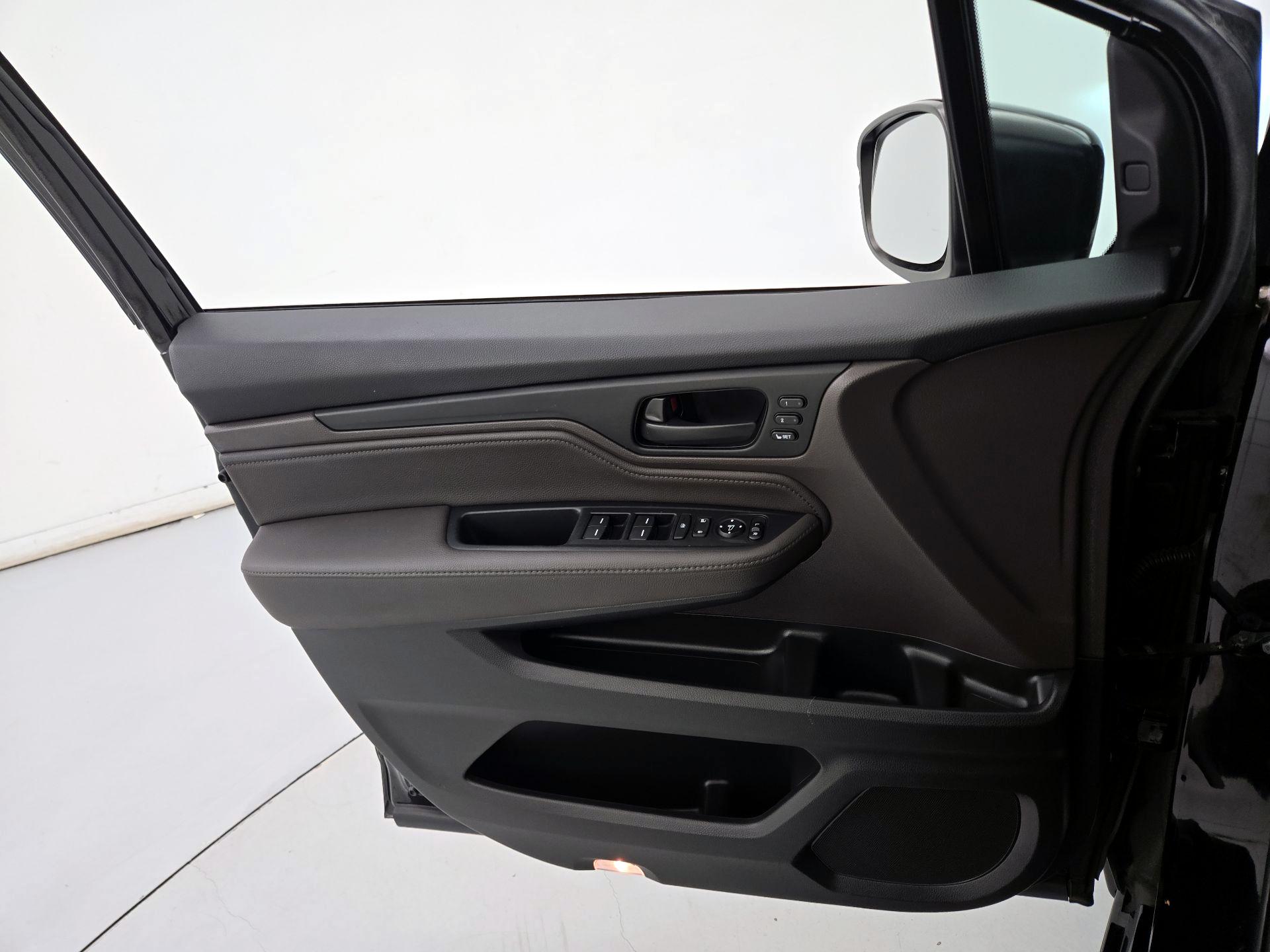 Thumbnail: 2019 Honda Odyssey - 12