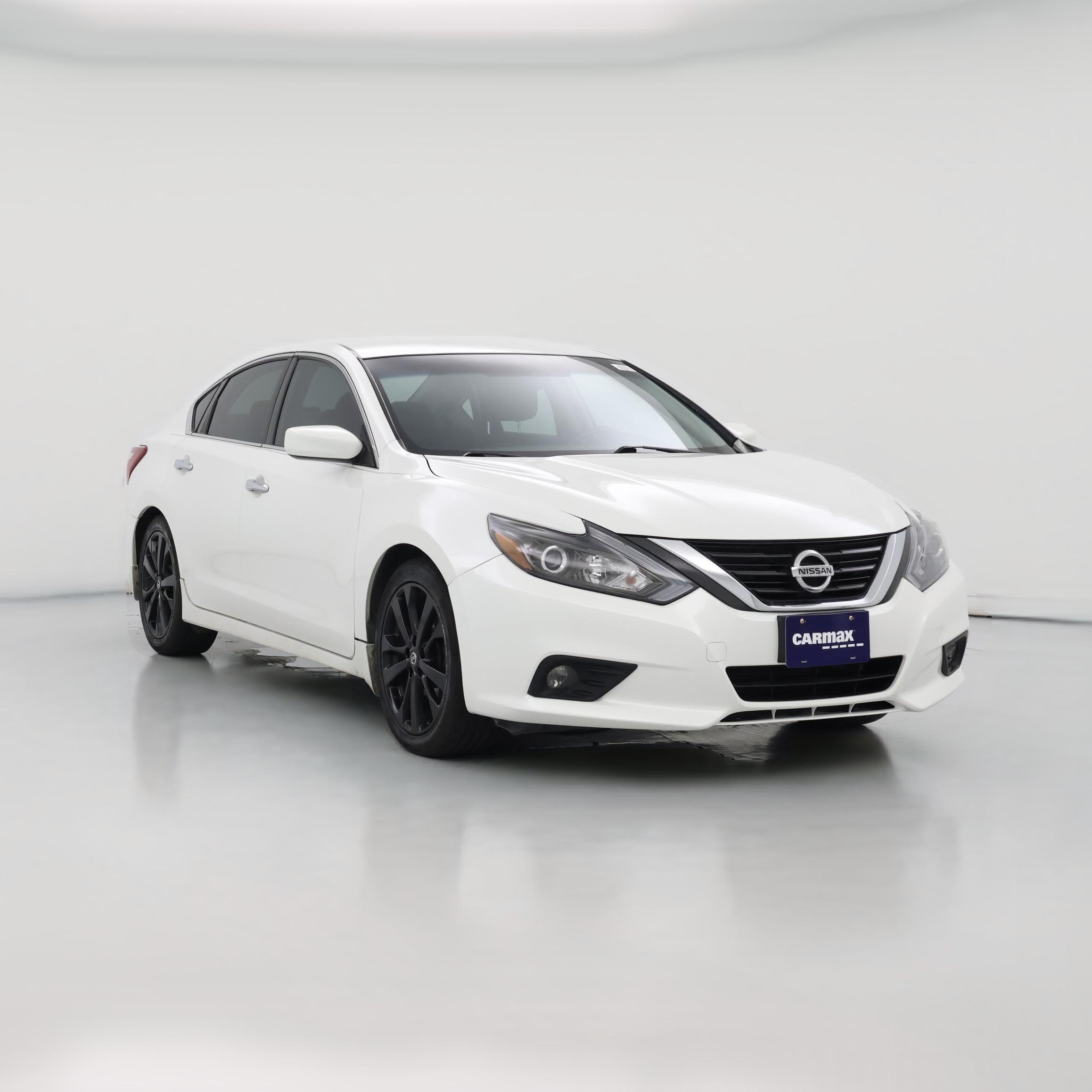 Thumbnail: 2017 Nissan Altima - 1