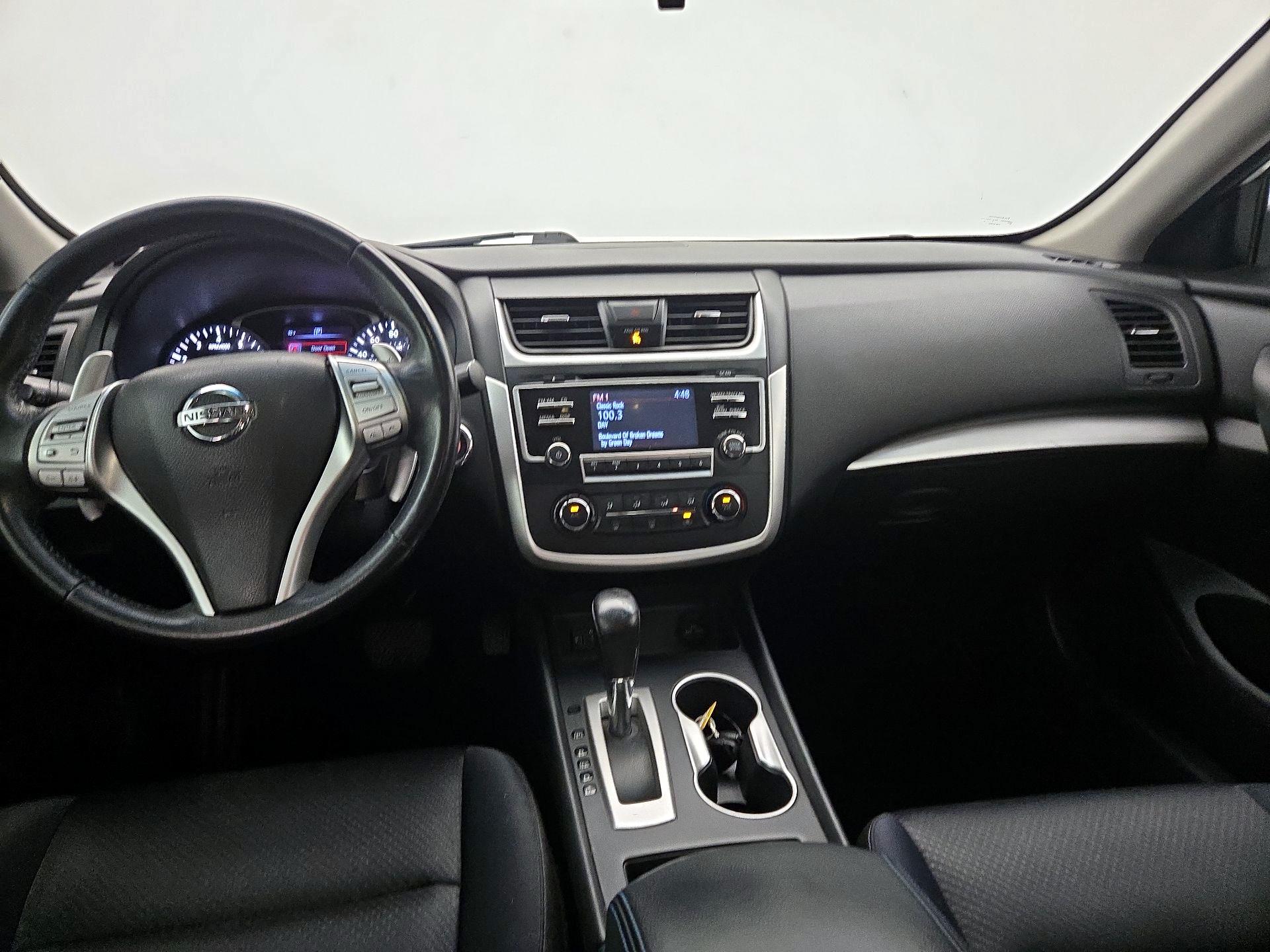 Thumbnail: 2017 Nissan Altima - 9