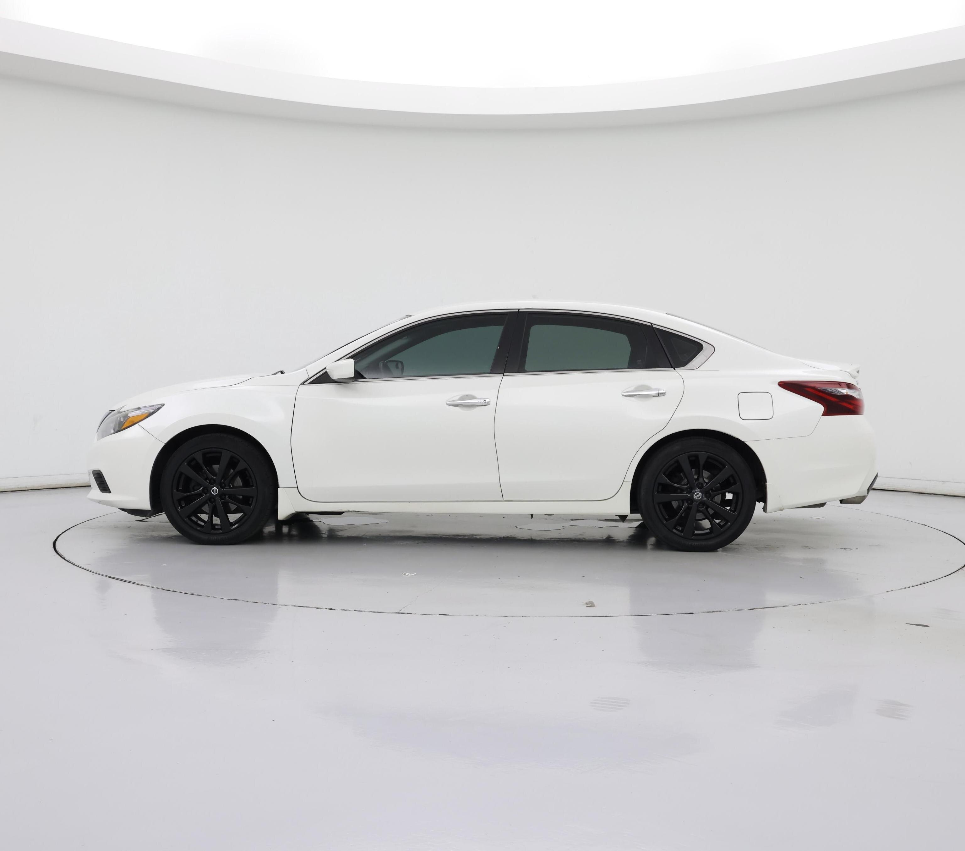 Thumbnail: 2017 Nissan Altima - 3
