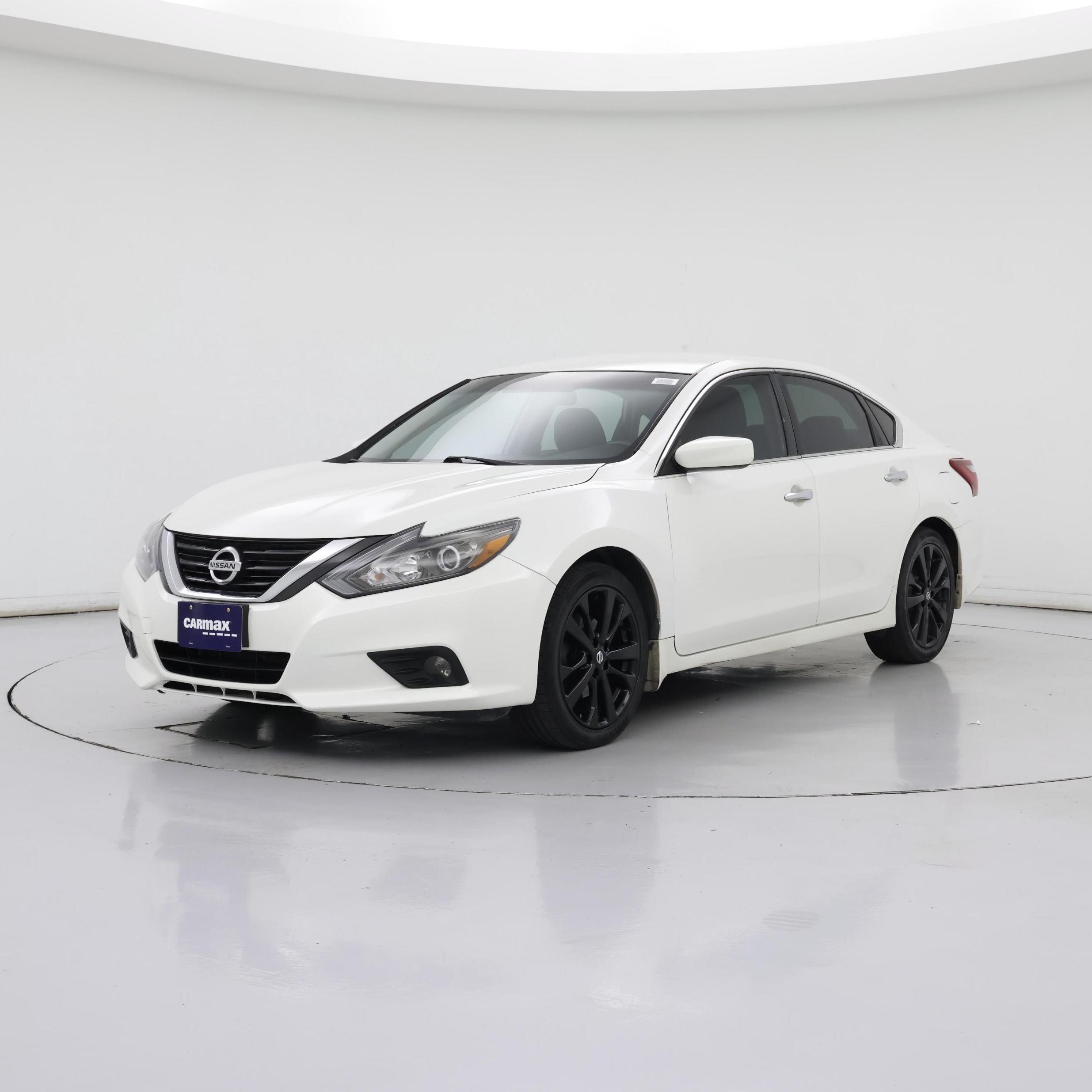 Thumbnail: 2017 Nissan Altima - 4