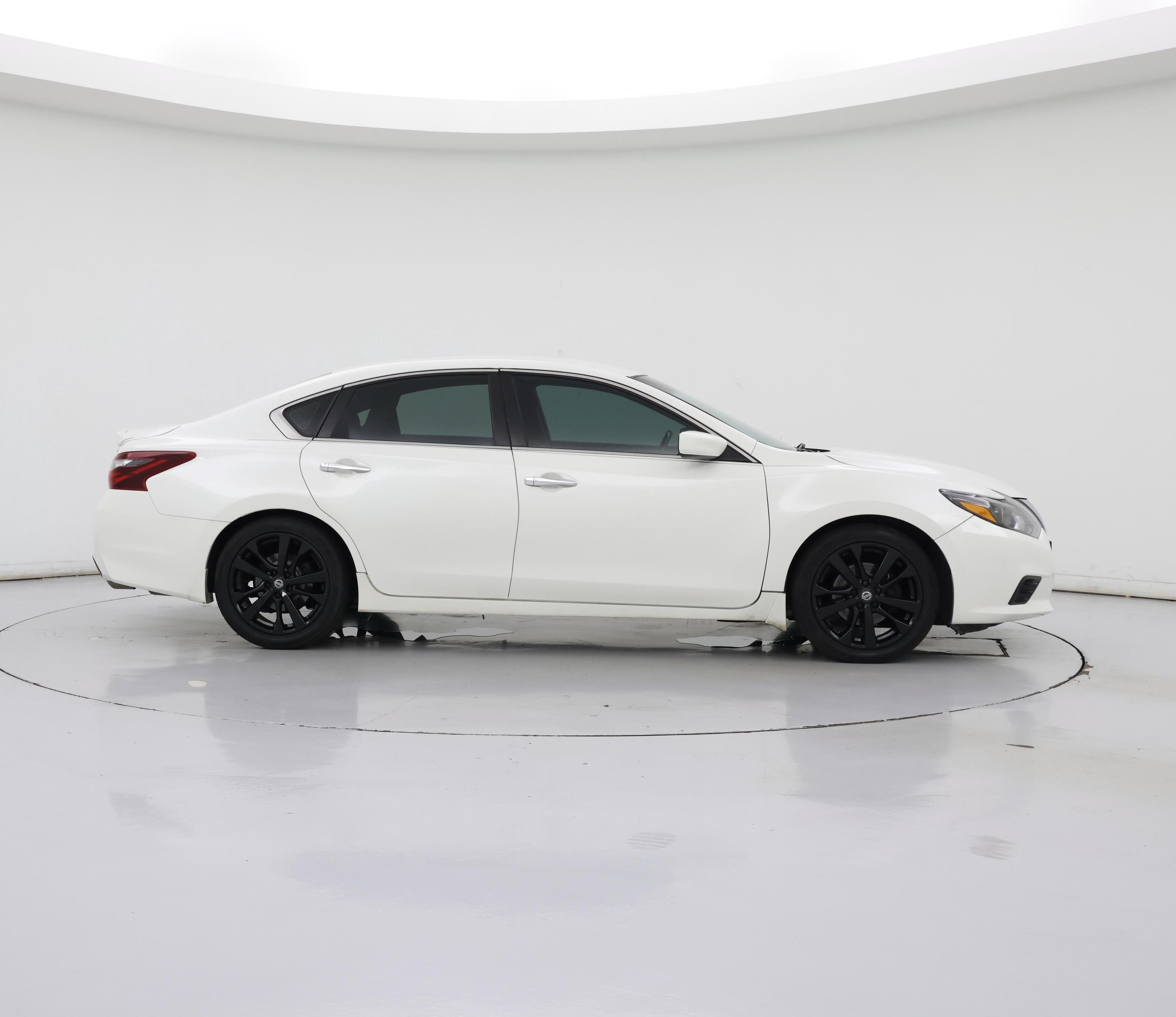 Thumbnail: 2017 Nissan Altima - 7